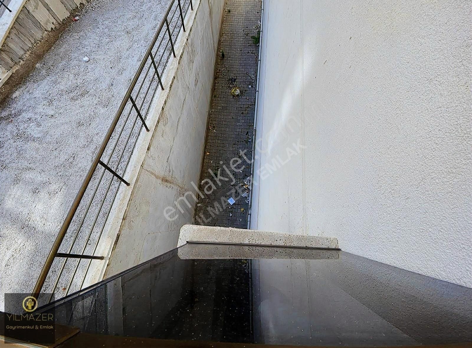 Yılmazer'den 1048 Cadde Üzerinde Migros Karşısı İskanlı 3+1 Acil - Görsel 6