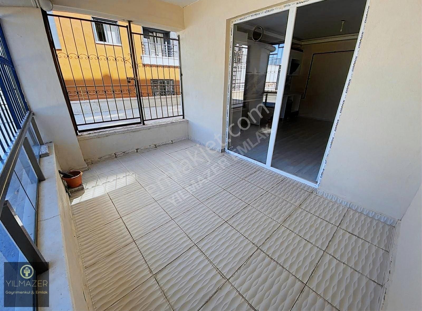 Yılmazer'den 1048 Cadde Üzerinde Migros Karşısı İskanlı 3+1 Acil - Görsel 15