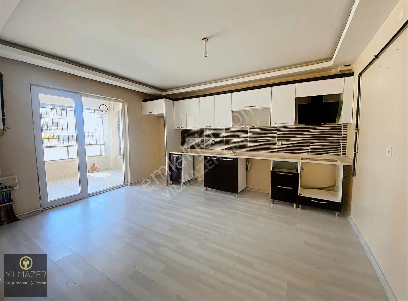 Yılmazer'den 1048 Cadde Üzerinde Migros Karşısı İskanlı 3+1 Acil - Görsel 16