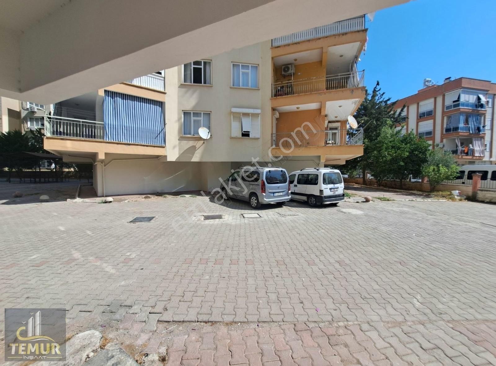 Aktoprak Sitede Asansörlü Geniş Tramwaya 300 M 3+1 Daire