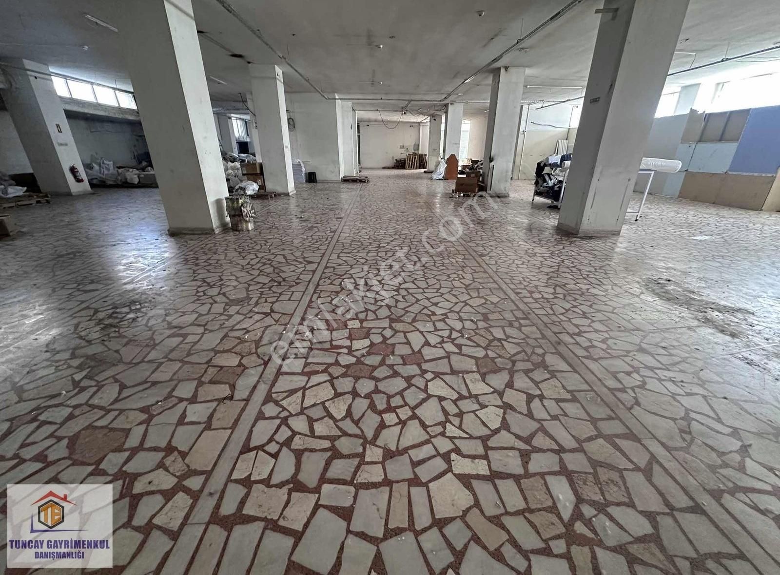 Halkalı"da Kiralık Giriş Kat 1000 M2 İş Merkezi