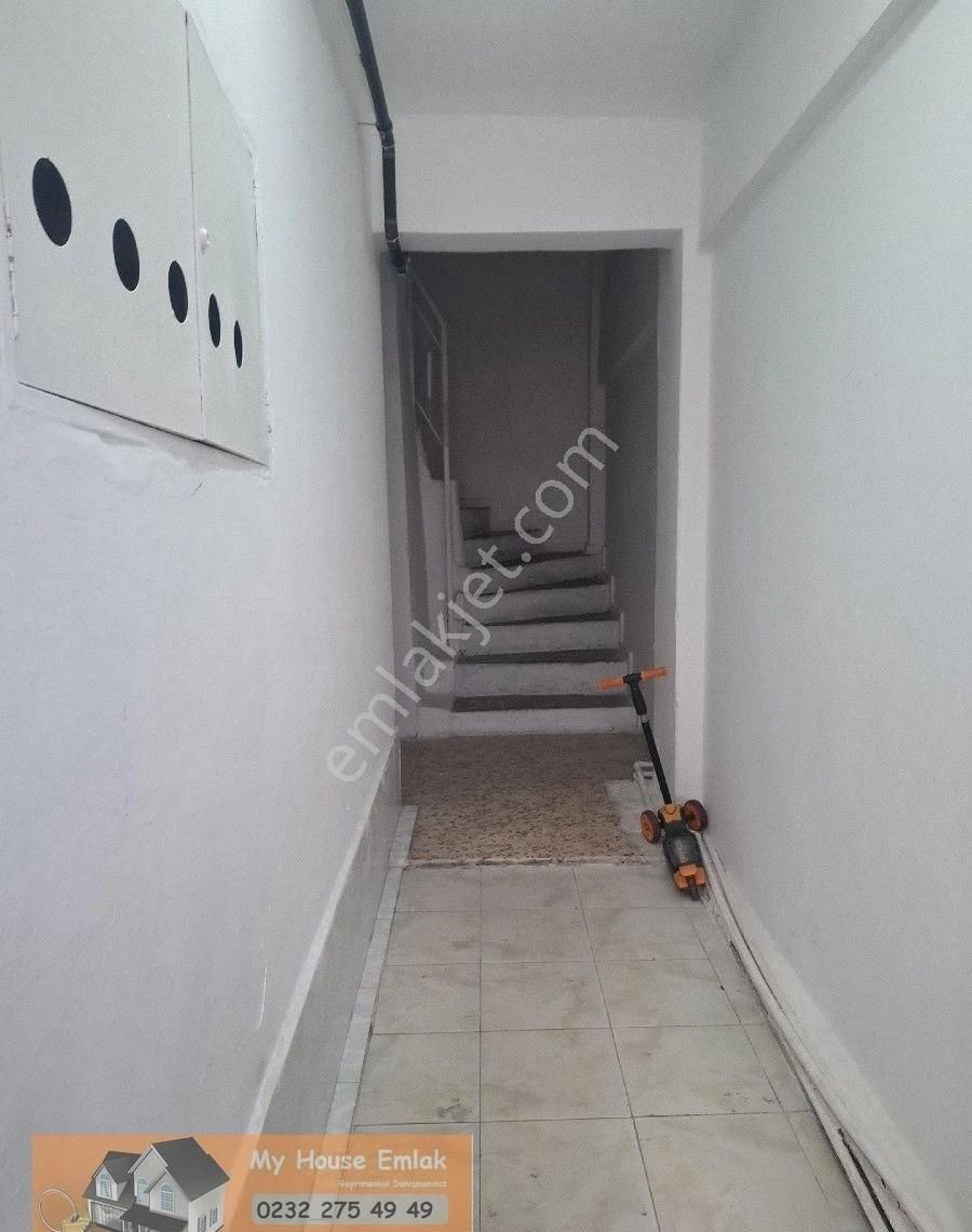 Buca Yenigün Mahallesinde Teraslı 2+1 Kapalı Mutfak Çift Cephe Kiralık Daire
