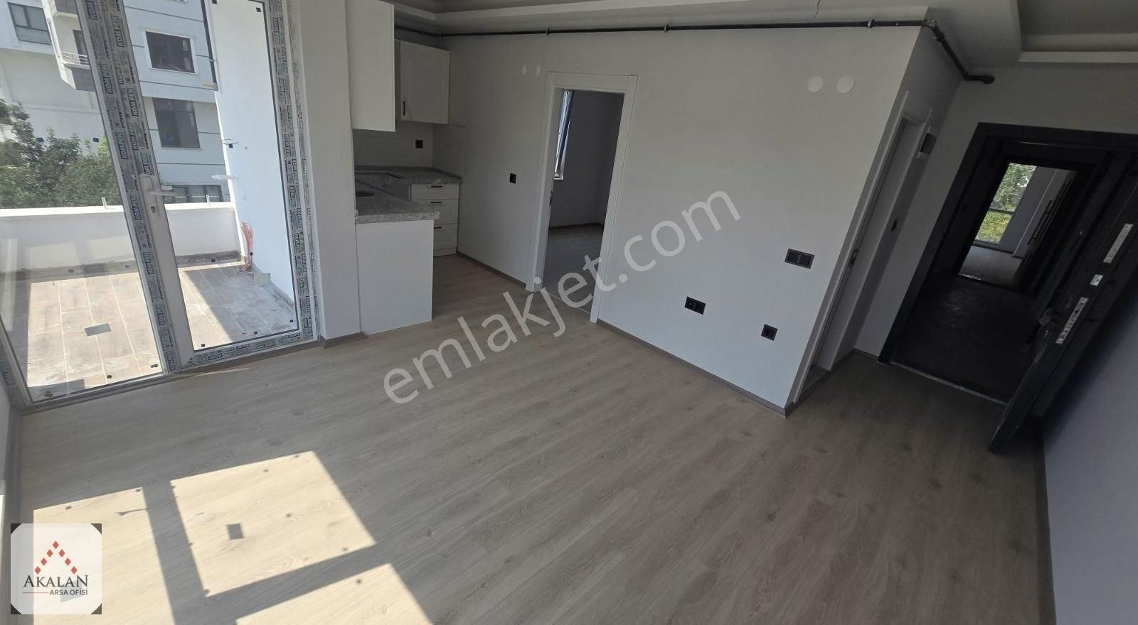 Atakum Körfezde Yola Cephe Satılık 1*1