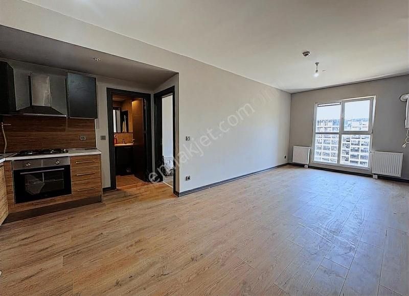 Ödül İstanbul Sitesı Cadde Cepheli 1+1 Kiralık Daire