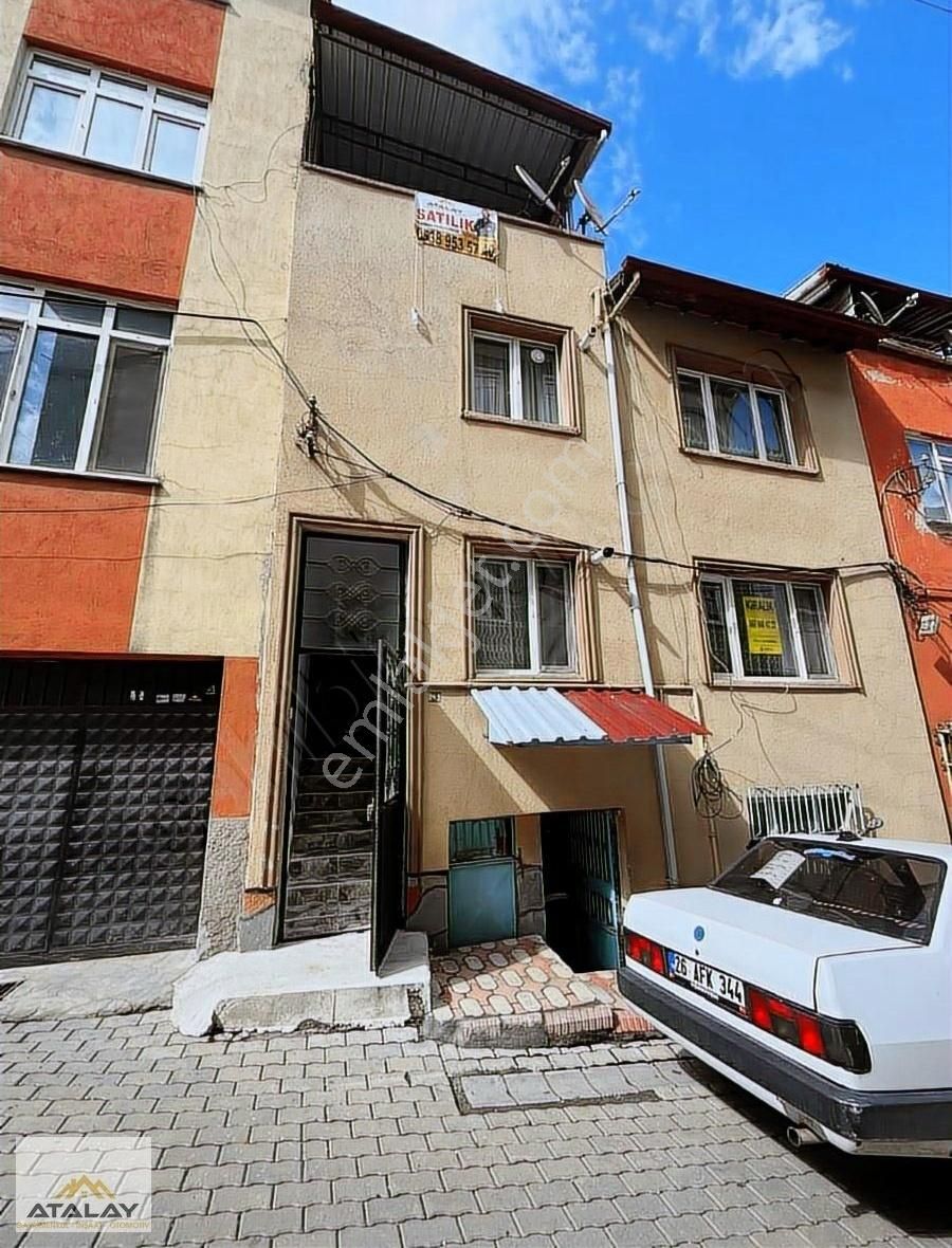 Gaybiefendi Mahallesinde,3 Katlı Bakimli Müstakil Ev....