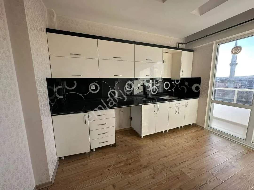 Bulut Gyo'dan Yeditepe'de 3+1 Ara Kat Kiralık Daire