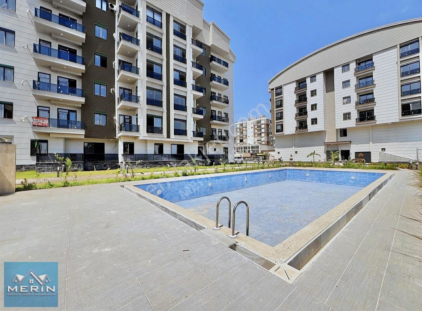 Fevzi Çakmak'ta Havuzlu / Geniş Sıfır 1+1 Y. Giriş Satılık Daire