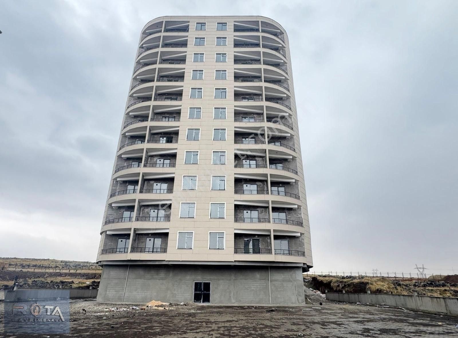 Rota Emlak Tan Ataşehir Yolunda Otel Konseptinde Satılık 1+1