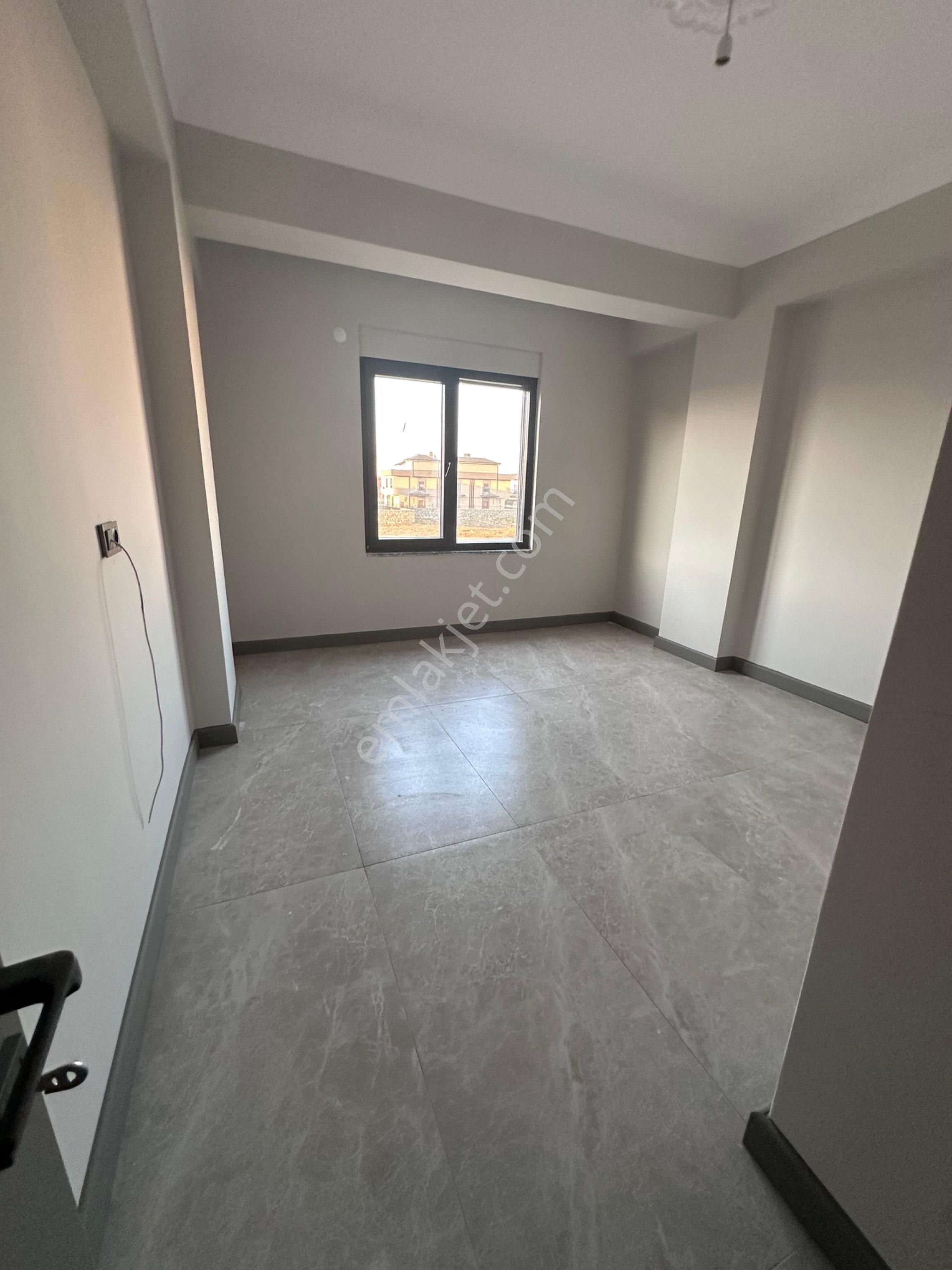 Karasu Yeni Mah. Müstakil Girişli Geniş Bahçeli & Havuzlu 4+1 Yerden Isıtmalı Sıfır Satılık Villa - Görsel 6