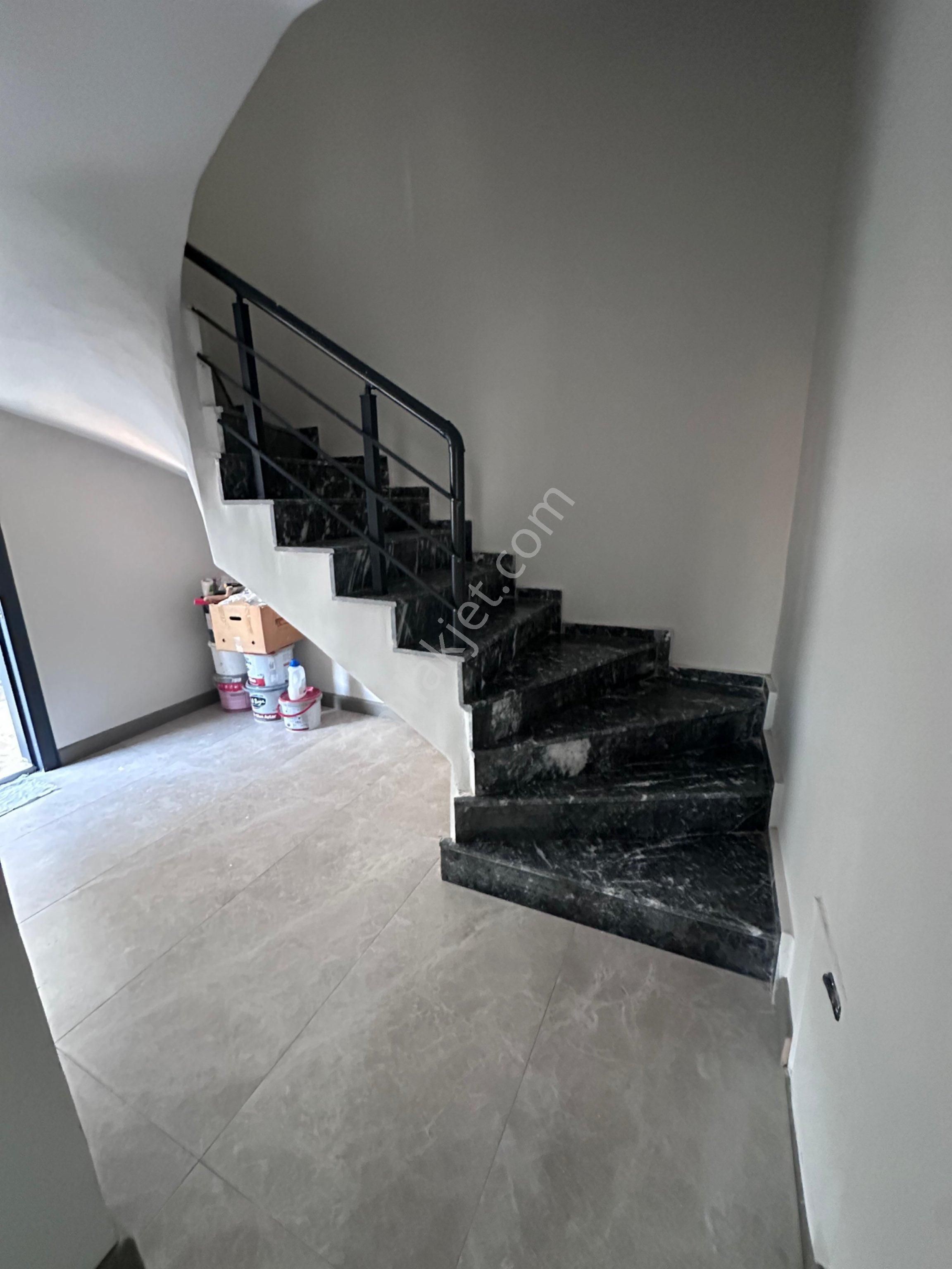 Karasu Yeni Mah. Müstakil Girişli Geniş Bahçeli & Havuzlu 4+1 Yerden Isıtmalı Sıfır Satılık Villa - Görsel 14