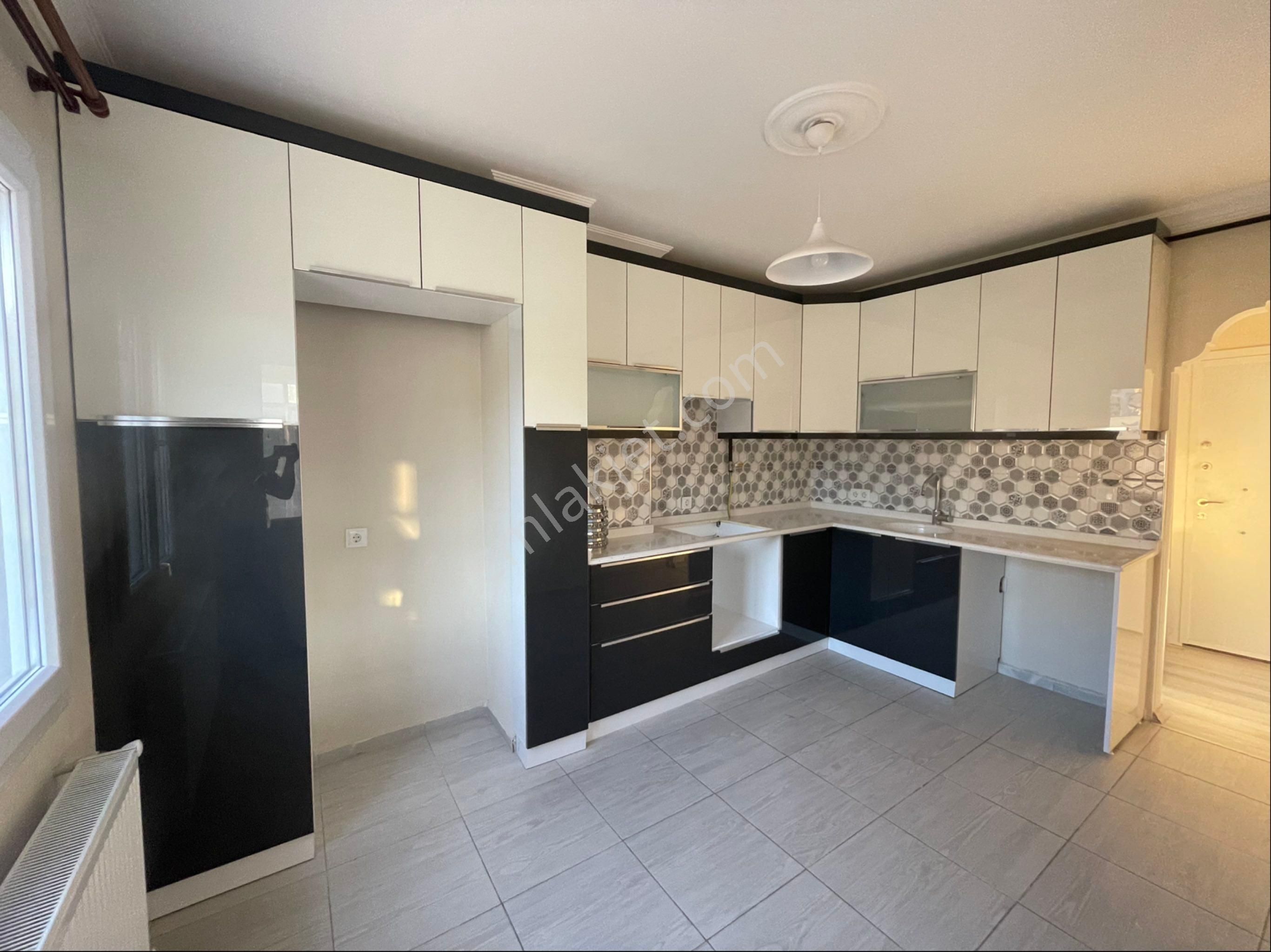 Macera Park Yakını 3 Cepheli Manzaralı Kiralık Daire