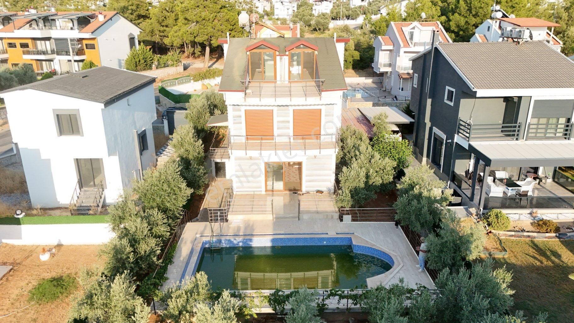 Didim Akbükte Satılık 5+1 Malikane