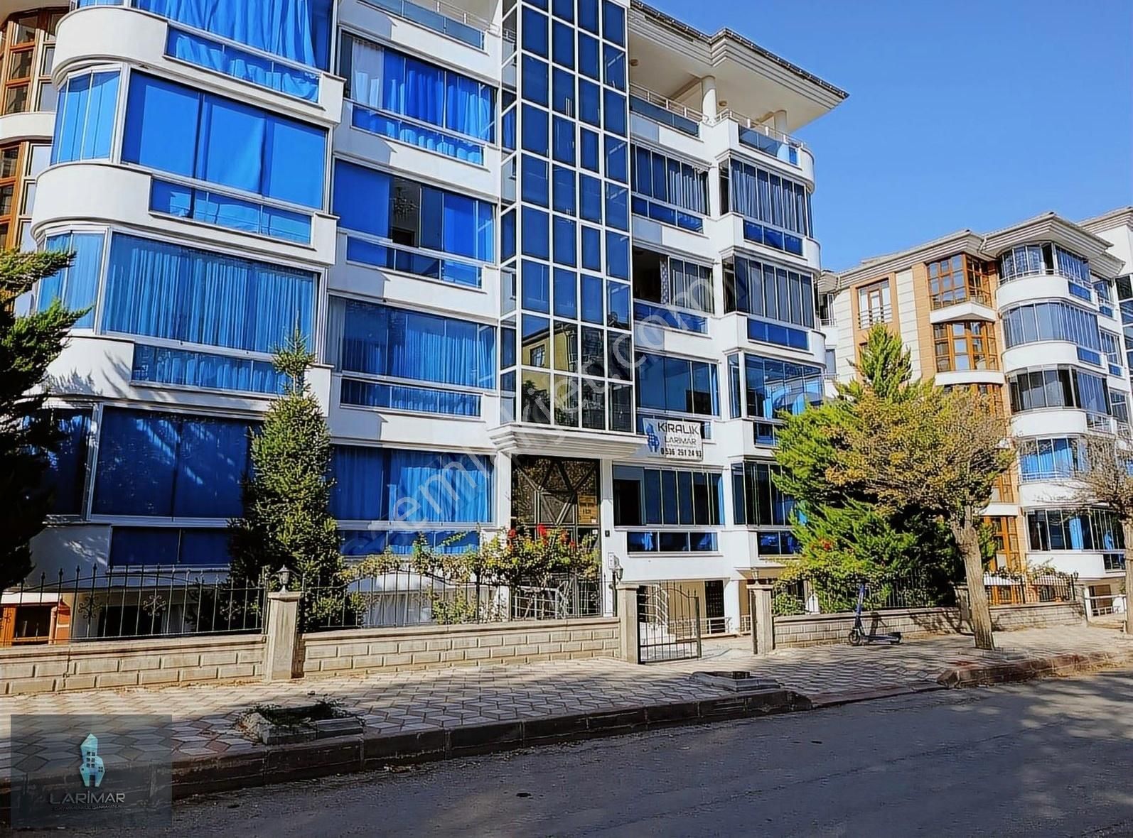 Lg'den Cumhuriyet Mahallesi Merkezi Konumda Kiralık Arakat 4+1