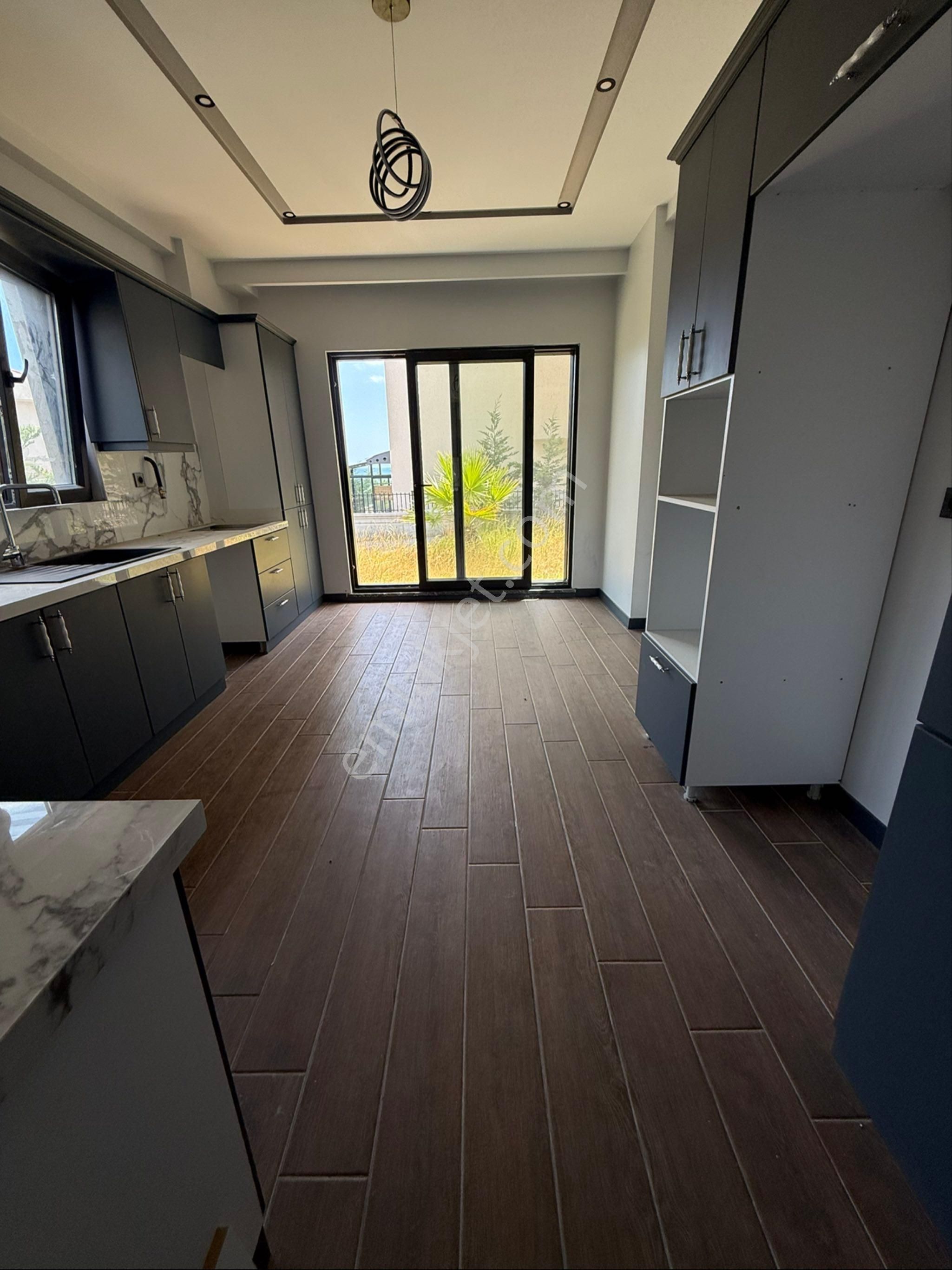 Tekirdağ Süleyman Paşada 3 Katlı Denize Sıfır Villa Harika Konum - Görsel 31