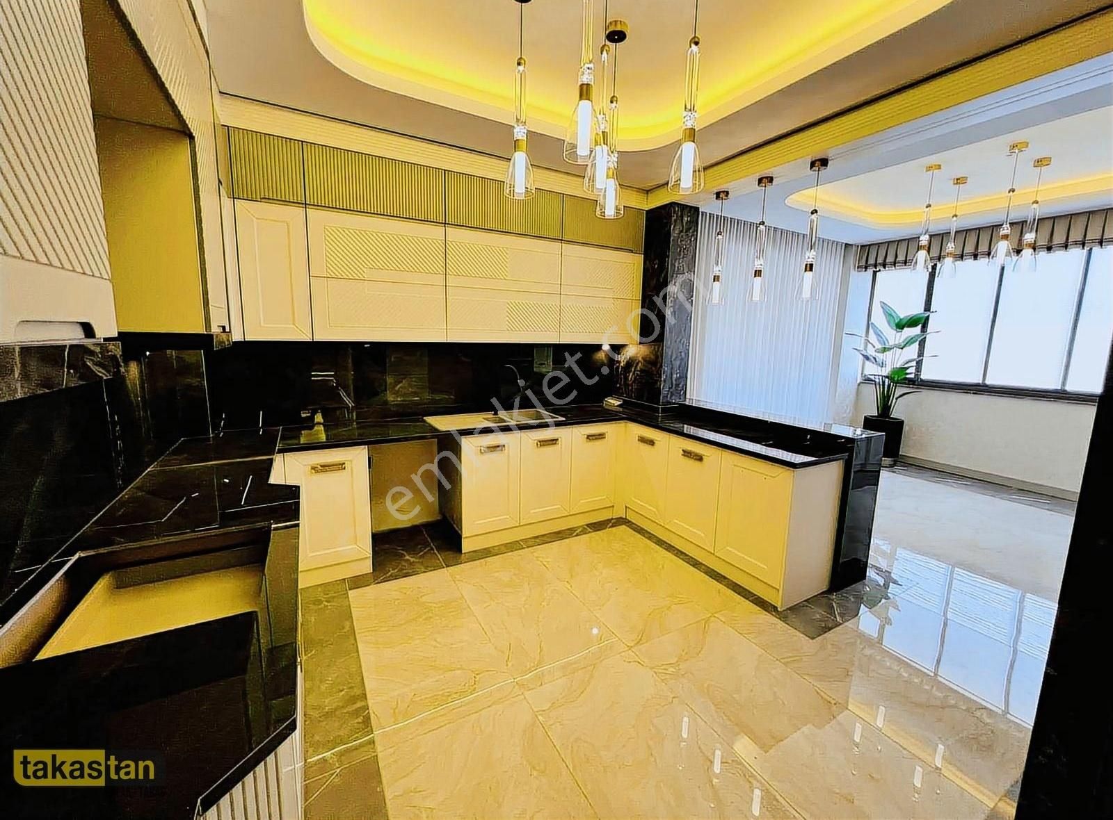 Göz Alıcı Mimarisiyle Satılık Lux 3,5+1 200m2 Yaşam Alanı