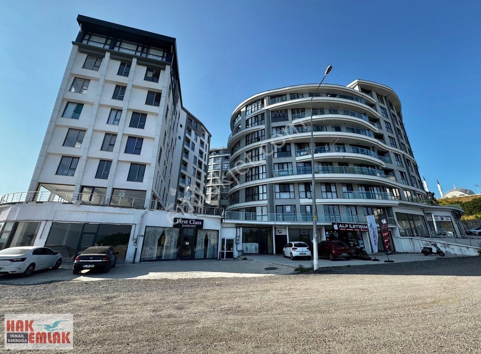 Hak Emlak'tan Üniversite Bölgesinde Kiralık Eşyalı 1+1 Daire