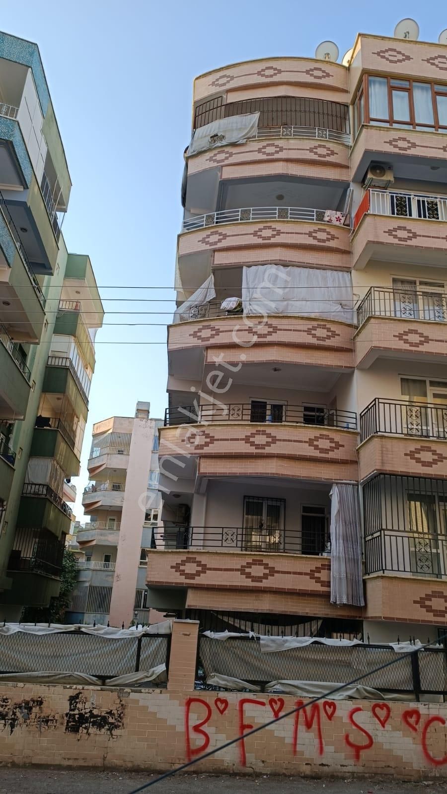 Uygun Fiyatlı 3+1 Daire – 5. Kat – Açık Otoparklı – Merkezi Konumda!