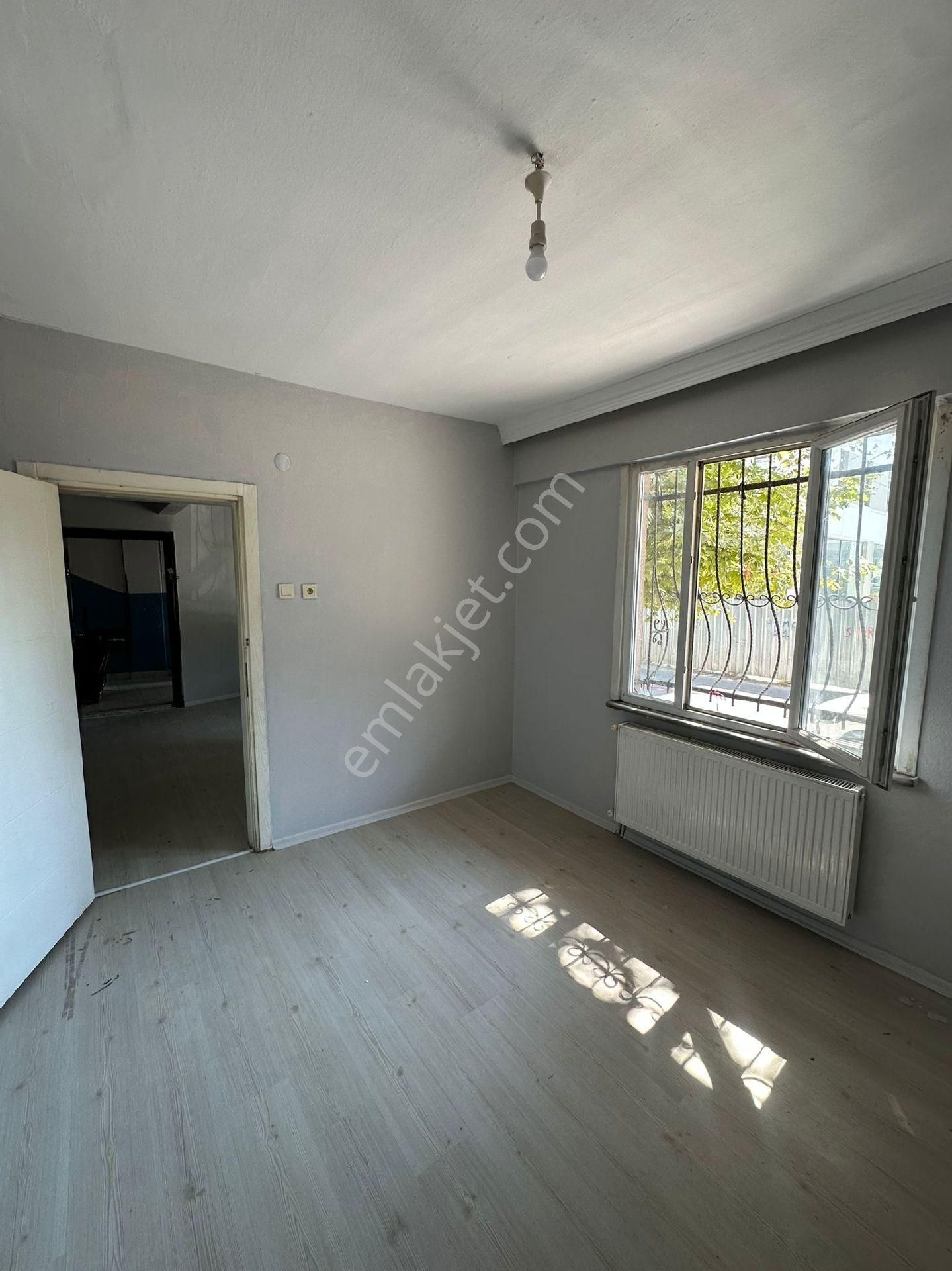 Esentepe Mah.de 2+1 95 M2 Temiz Giriş Kat Daire