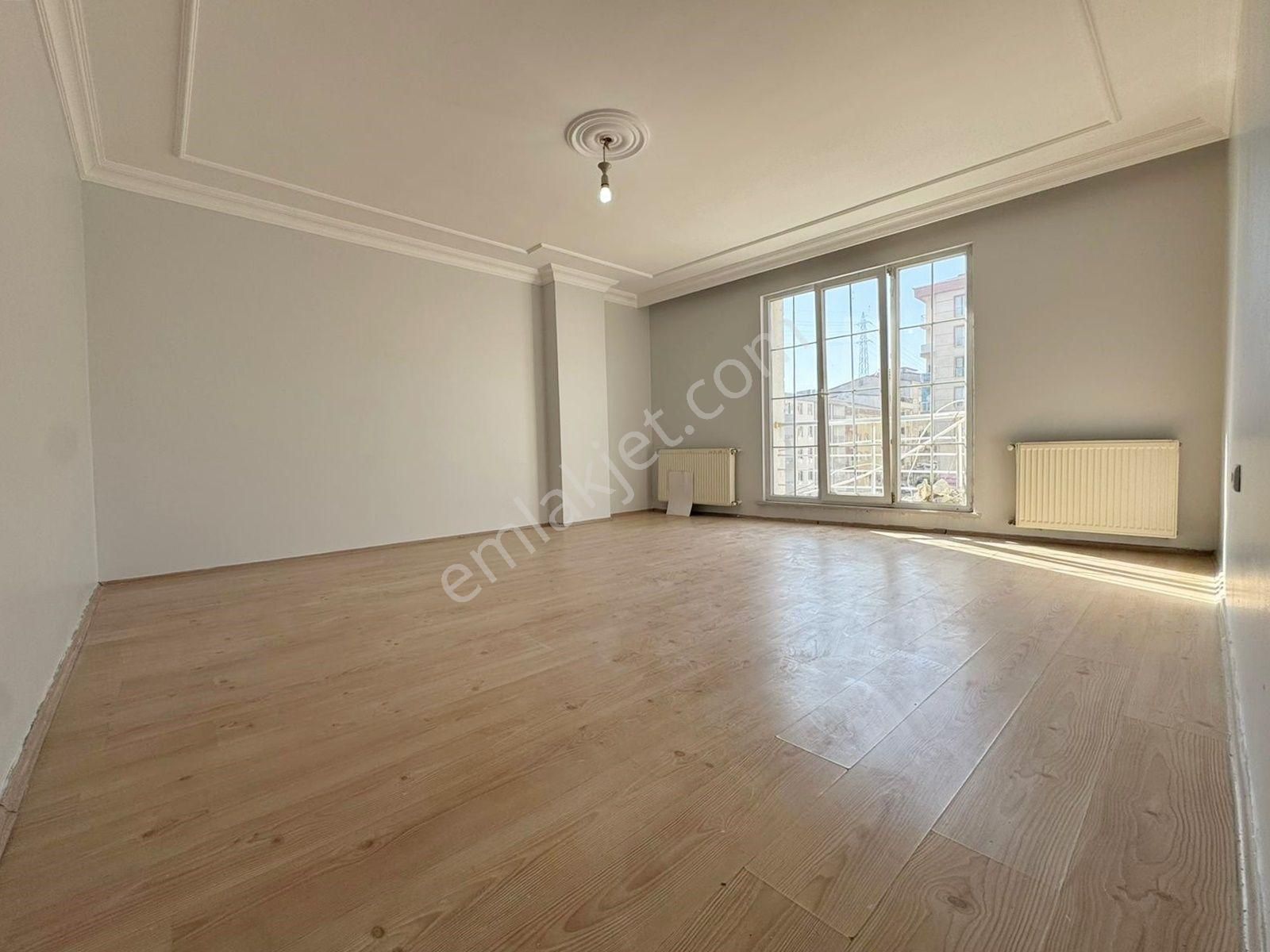 Pınar Mahallesi 2+1 Kiralık Daire Cadde Üzeri Geniş M2 Balkonlu!