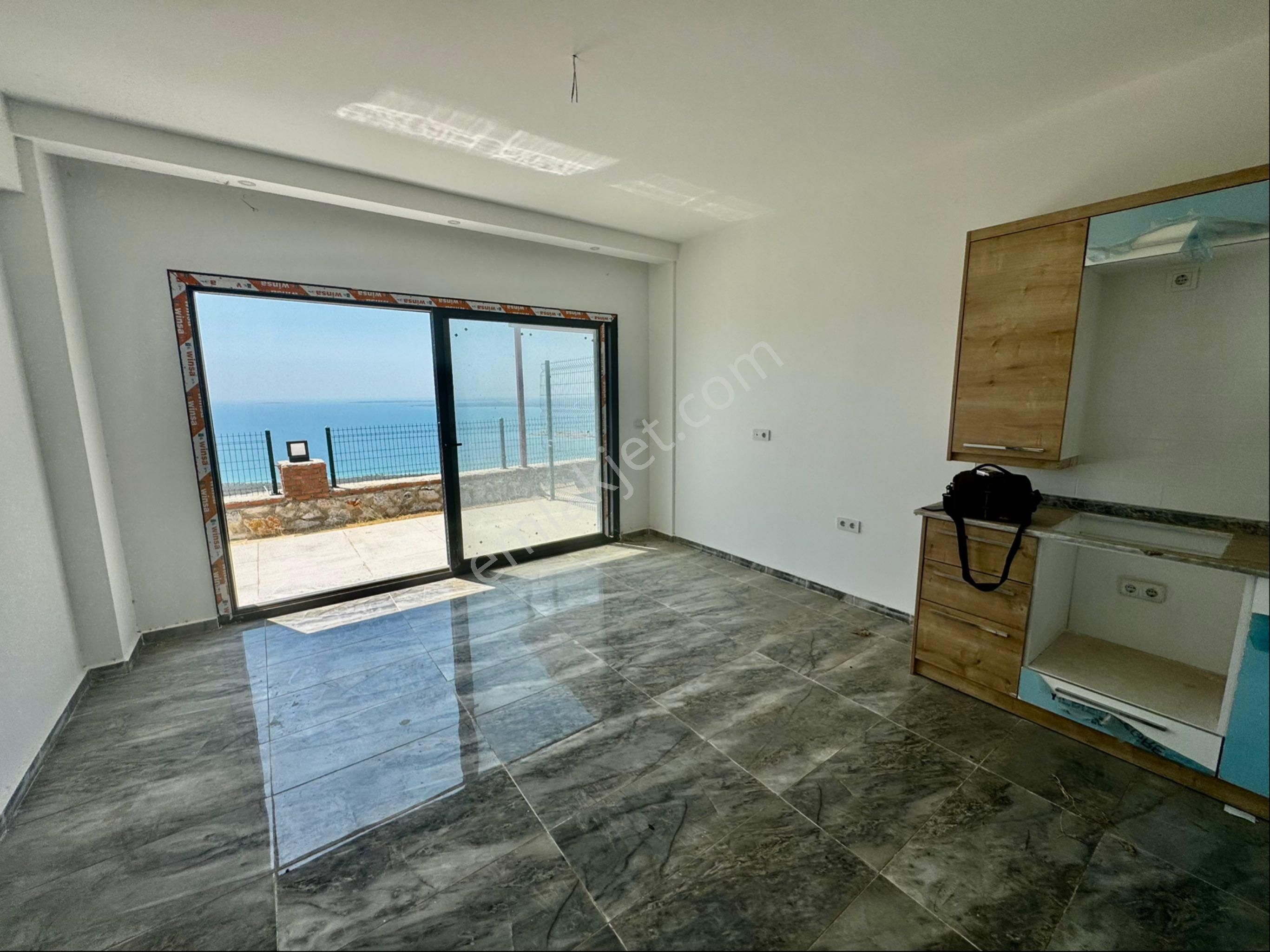 Panaromik Deniz Manzaralı Havuzlu Site İçinde Sıfır Geniş Bahçeli 3+1 Yazlık - Görsel 13