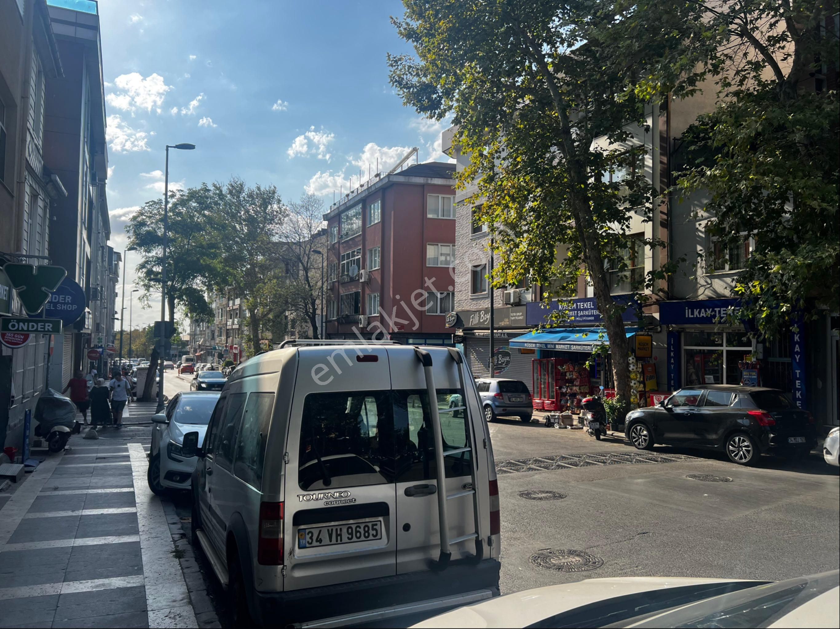 Naz Emlaktan Ana Caddeye Cephe Merkezi Noktada Kiralık Dükkan