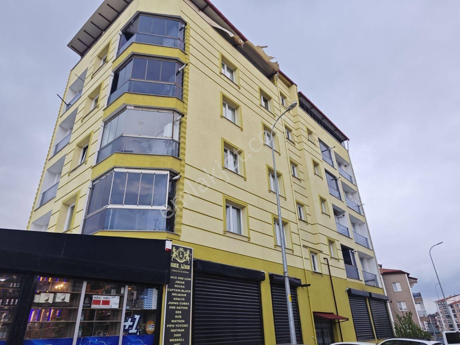 Uşak Merkez Ara Kat 2+1 | Okul Ve Avm'ye Yakın, Fırsat Daire! - Görsel 5