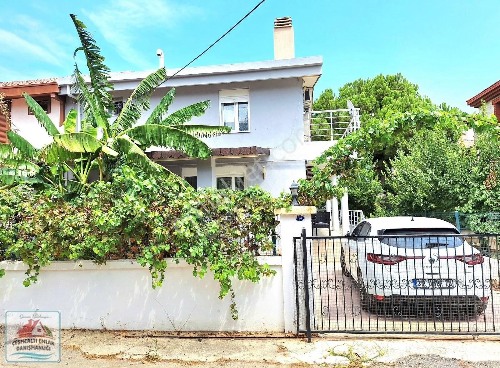 Urla Guvendik Mah. 220 M2 Bahce İcinde 3+1 Villa