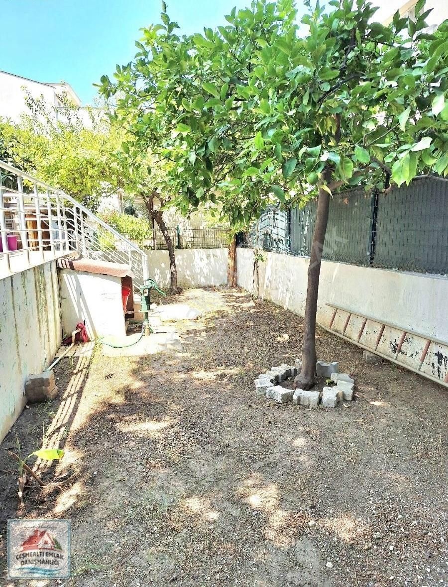 Urla Guvendik Mah. 220 M2 Bahce İcinde 3+1 Villa - Görsel 27