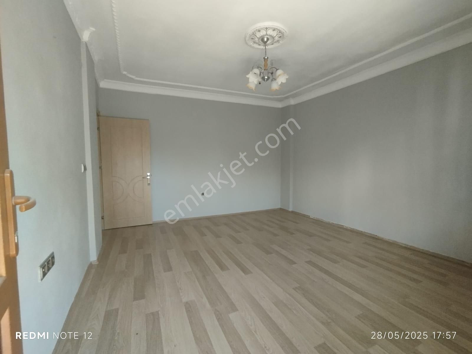 Bağlarbaşında Komple Satılık Kelepir Bina - Görsel 12