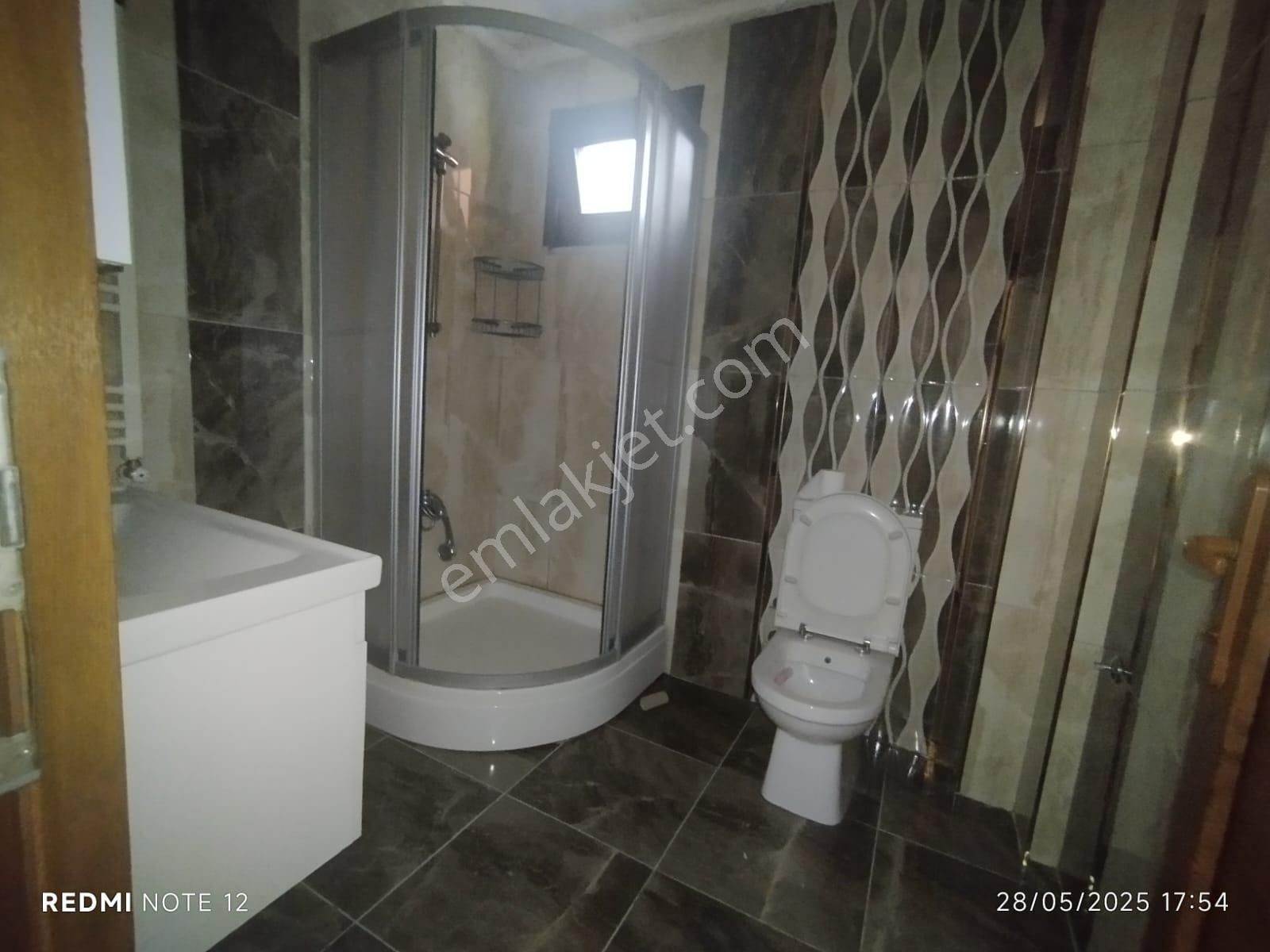 Bağlarbaşında Komple Satılık Kelepir Bina - Görsel 24