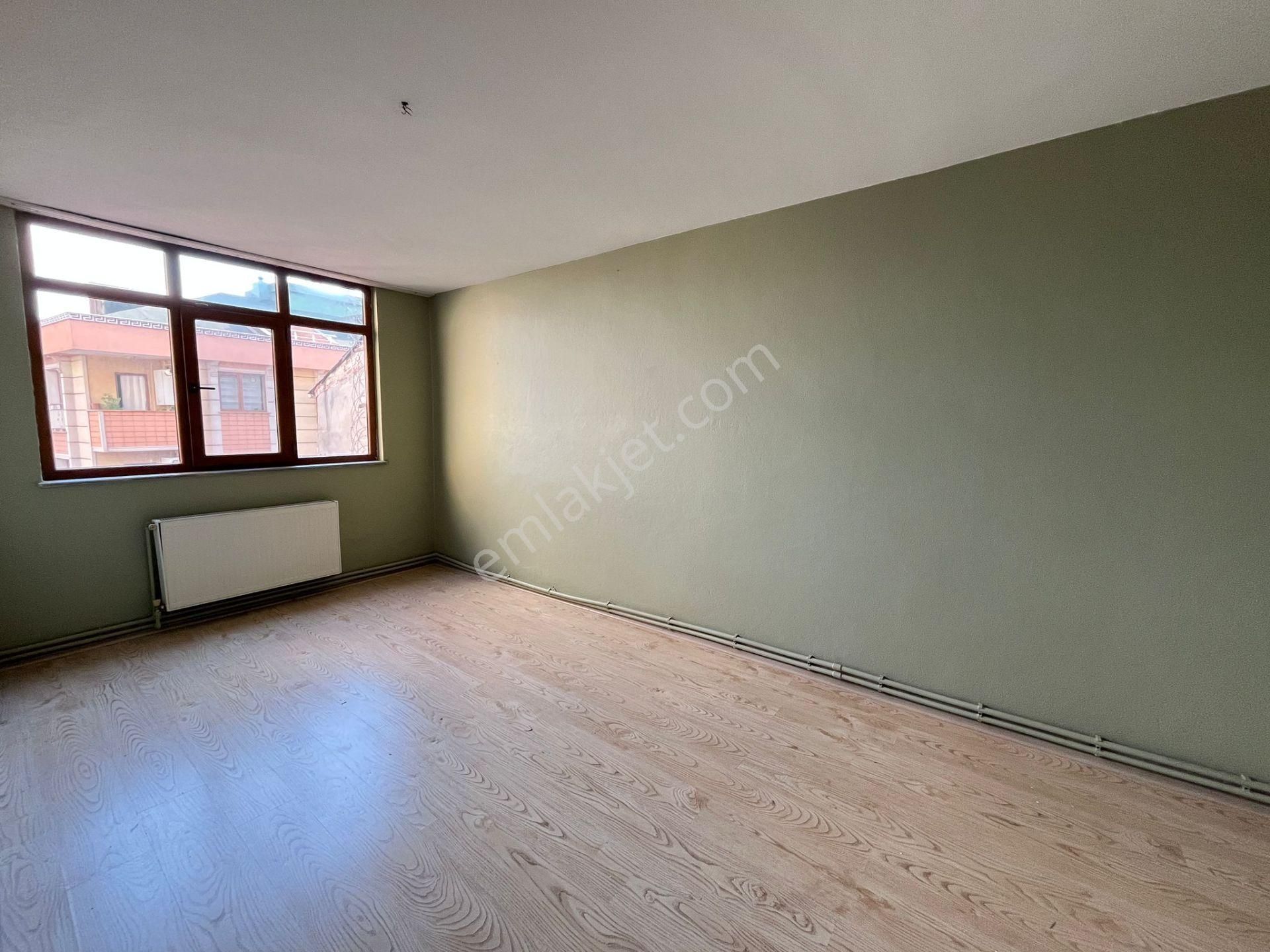 Çeliktepe'de Cadde Üstünde,metroya 8dk,3+1,120m2,daire Artum'dan