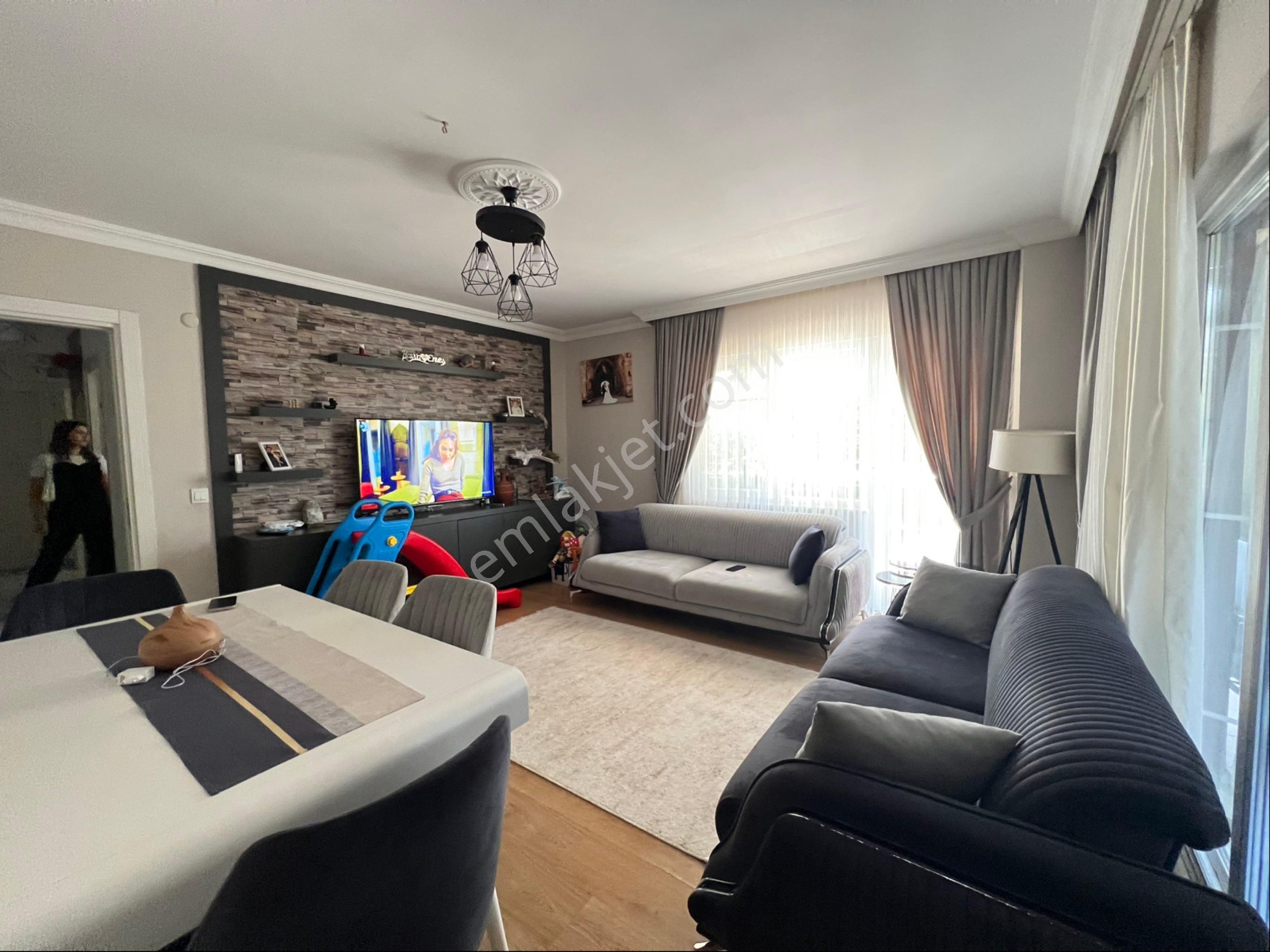Çamlıbel'de Site İçerisinde 110 M2 Acil Satılık 2+1