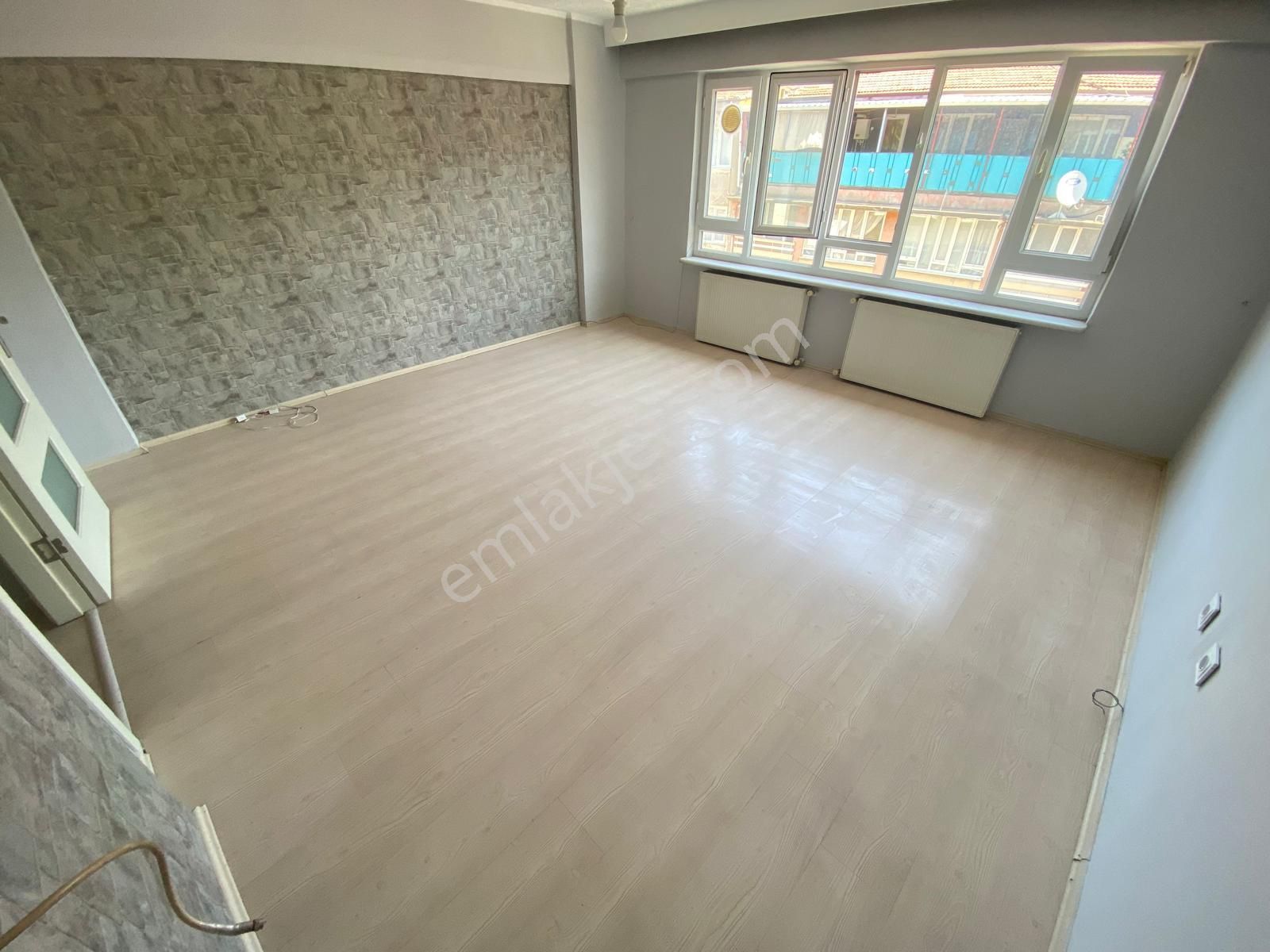 Muradiye’de Ana Cadde Üzeri Satılık Masrafsız Daire - Görsel 2