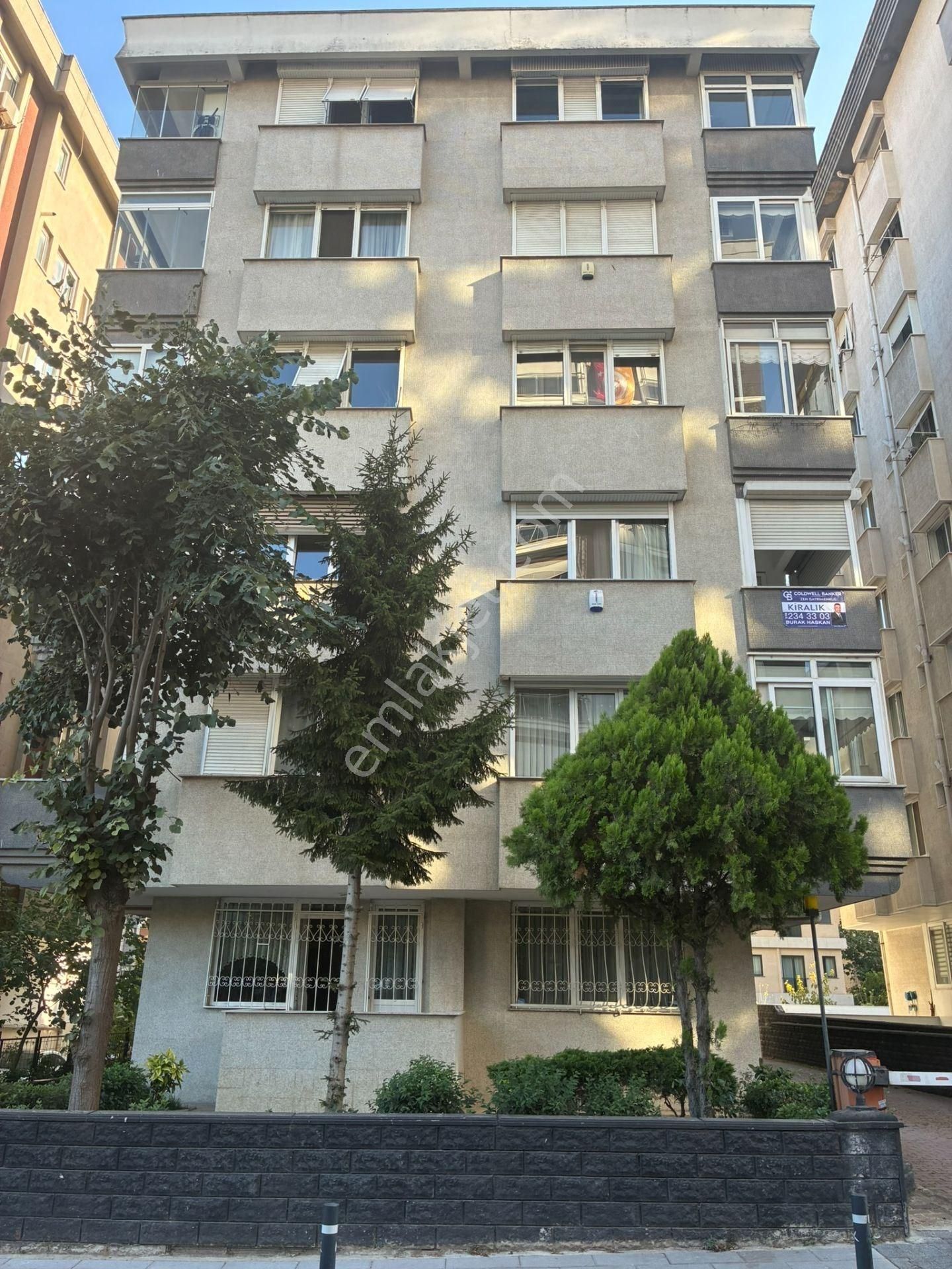 Caddebostan Topağaç Sokak’ta 3+1 Kiralık Daire – Eşyalı Veya Eşyasız Seçenekli