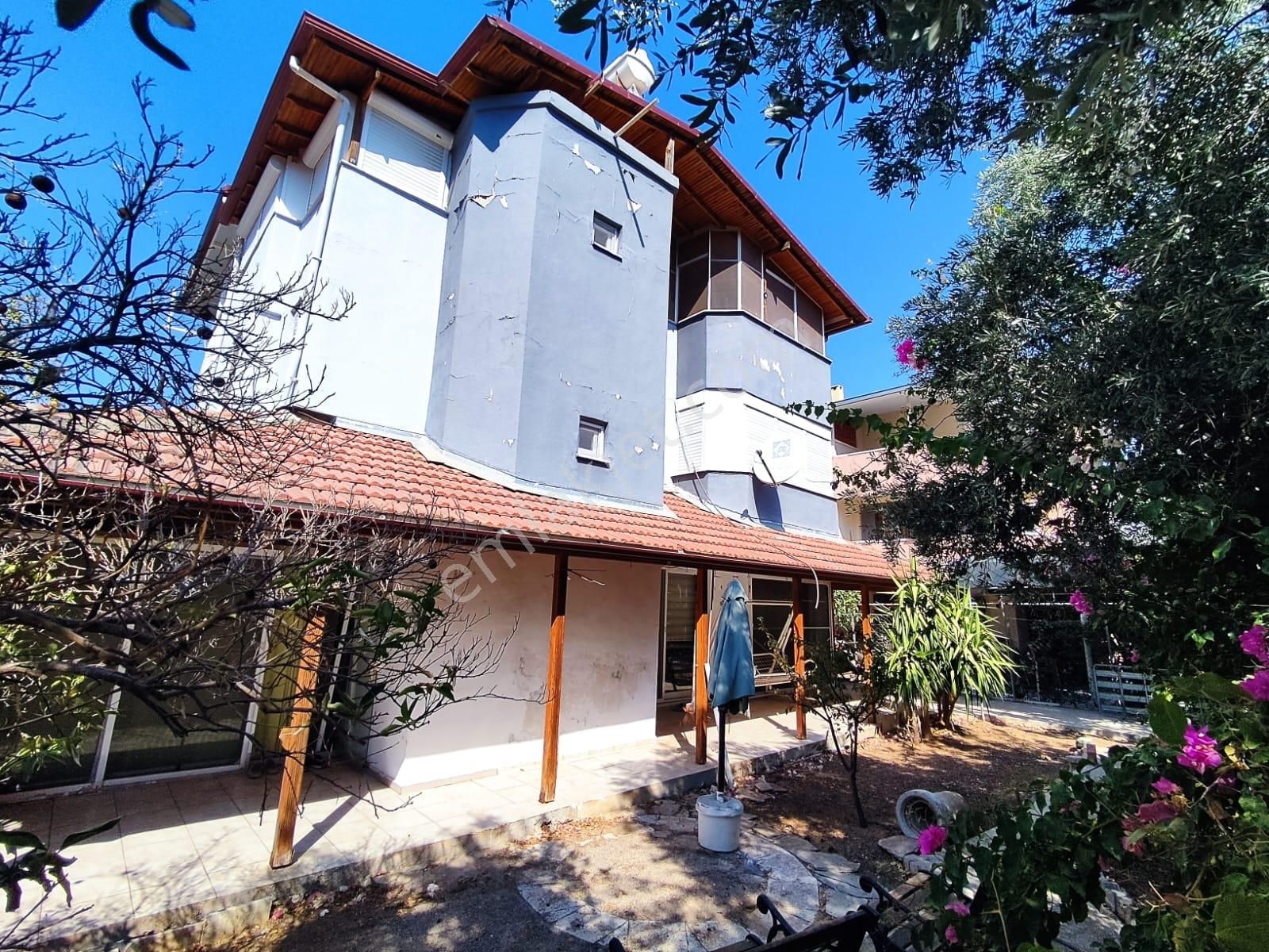 Didim Akbük'te Merkezi Konumda Bahçeli Satılık Yazlık