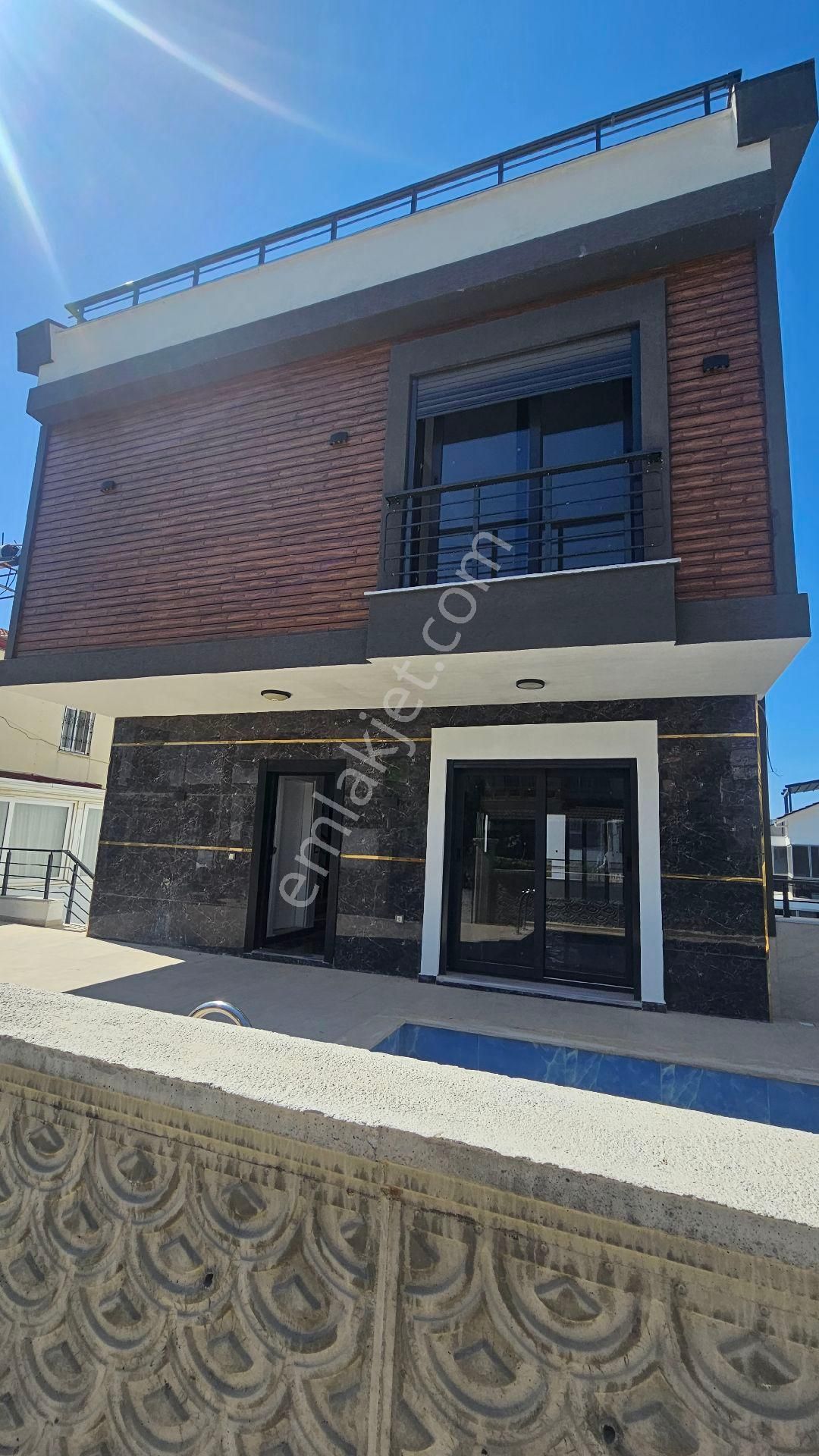 Didim'de Denize 200 Metre Mesafede Sıfır 4+1 Villa