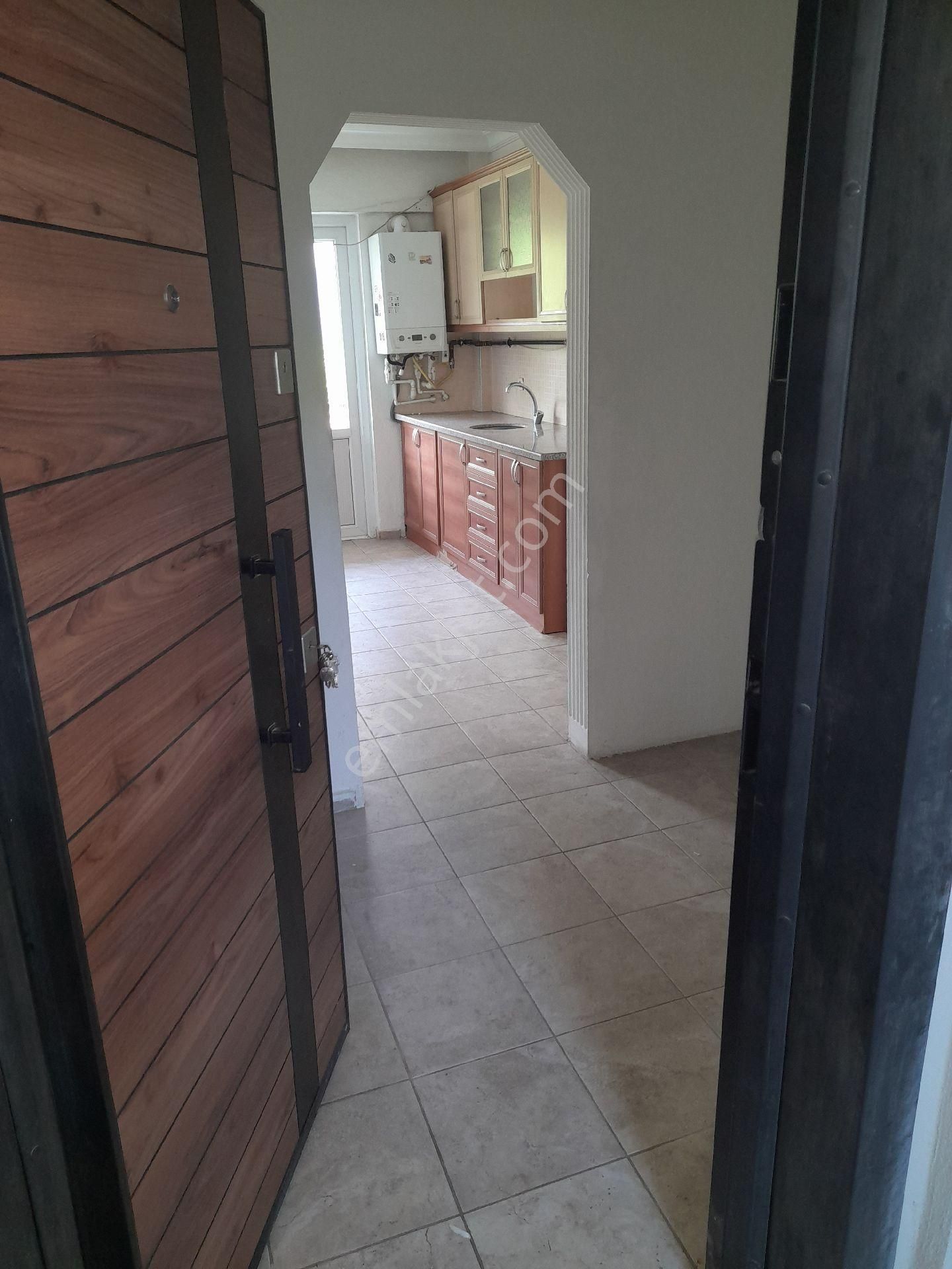 Sahibinden Merkezi Konumda Aile Apartmanında Modernevler De 2+0 Daire