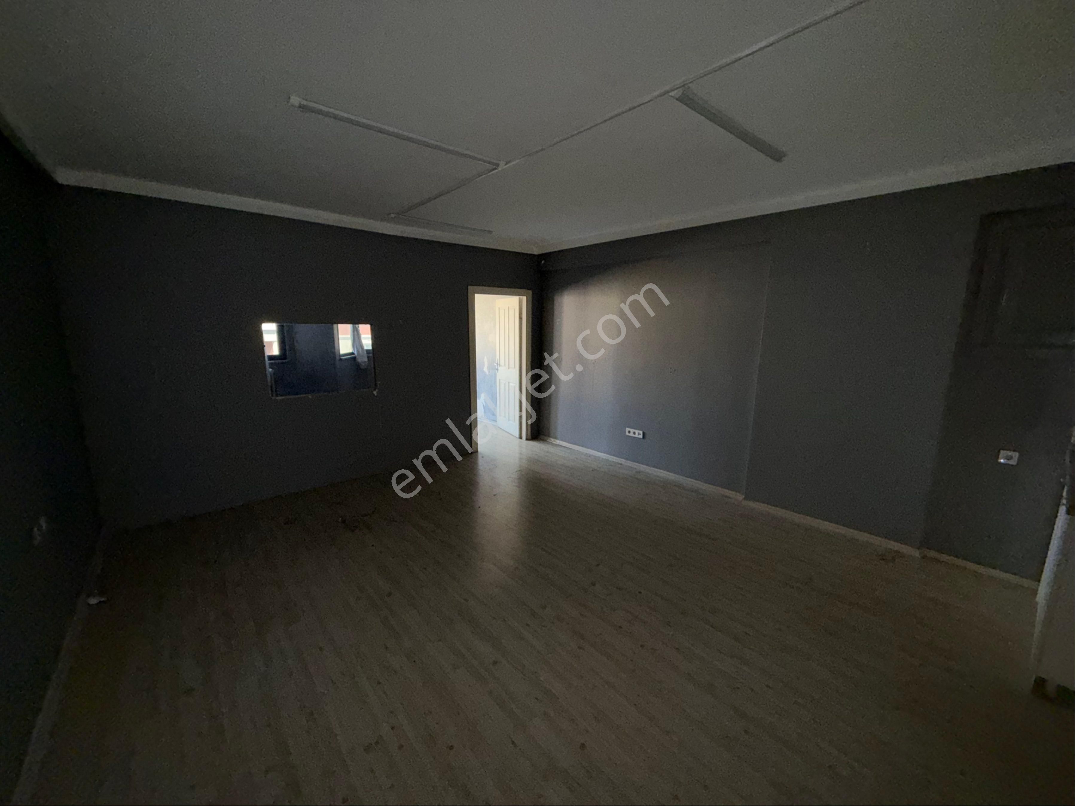 Mahmutbey Caddesi Üzerinde 1+1 Satılık 5. Kat Ofis