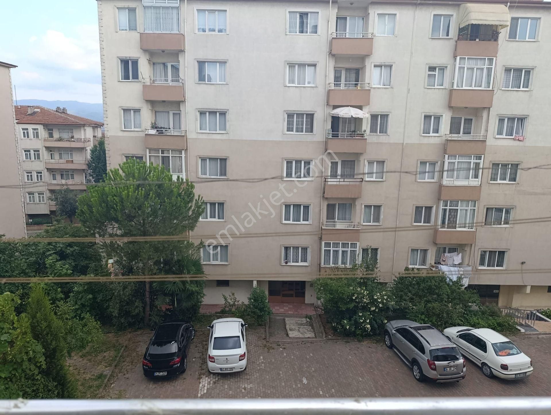 Derince Yavuz Sultanda Kiralık 3+1 Daire