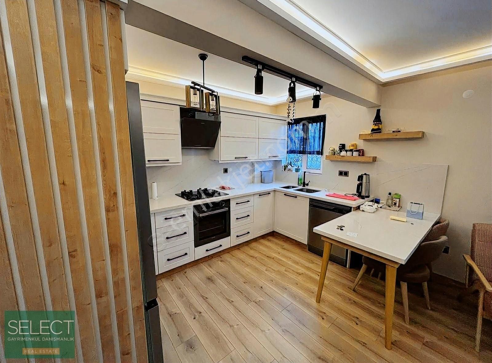 Çıldır Mah. Komple Yenilenmiş 2+1 Satılık Daire