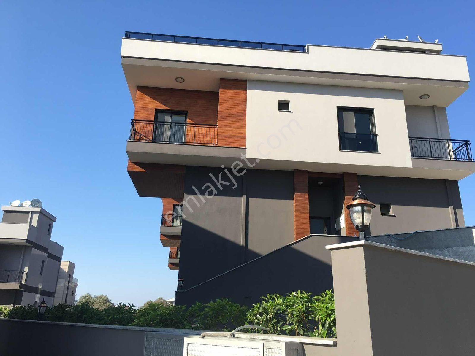 Noyan Premium'dan Güzelbahçe'de Odtü Koleji Yakını Havuzlu Villa