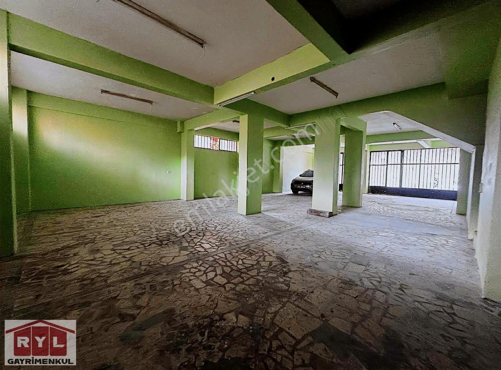 Ümraniye Kiralık Dükkan Depo 150 M2 Düz Giriş