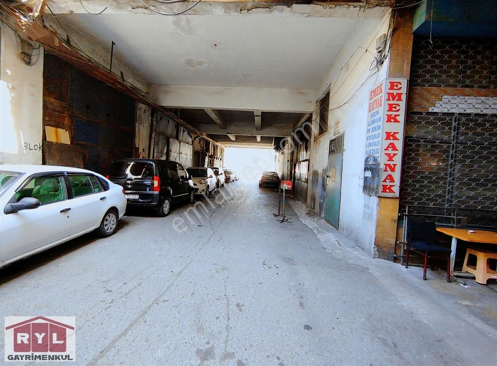 Ümraniye Sanayi Sitesi Nde Kiralık Dükkan
