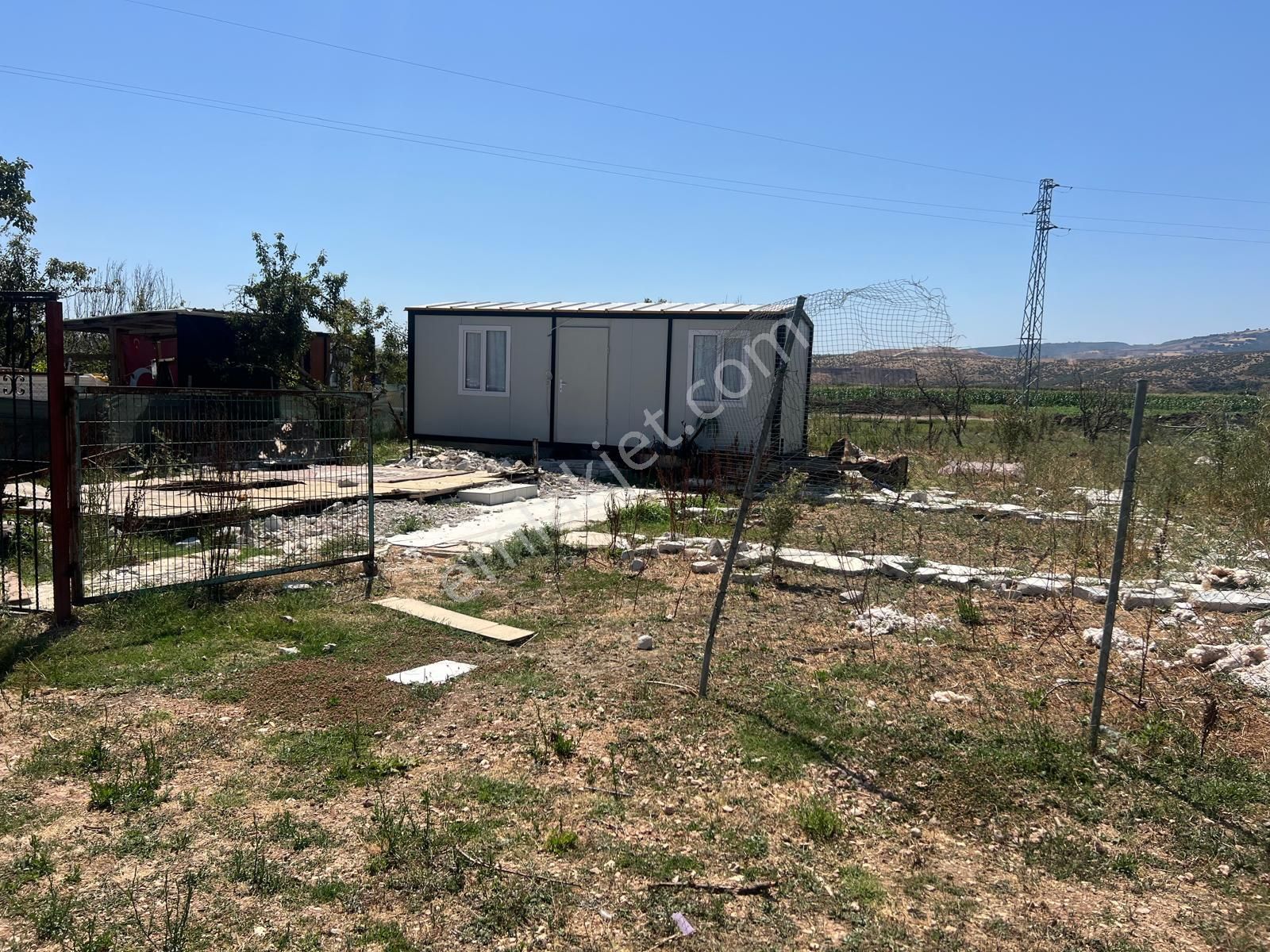 Marmaracık Köyünde Konteynırı İçinde 240 M2 Hobi Bahçesi