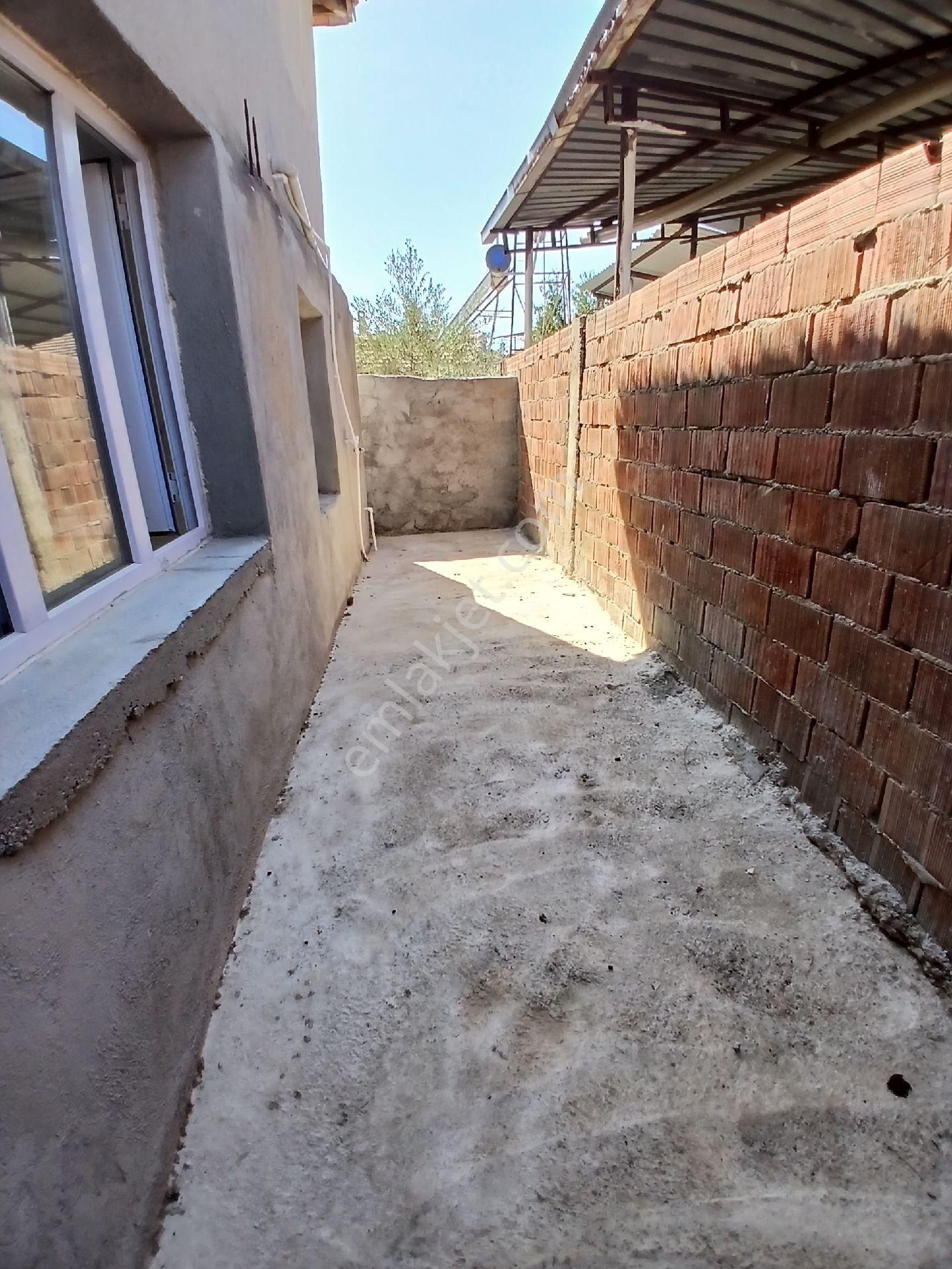 İzmir Torbalı Güllüce Köyünde 2+1 2katlı Ev Satılık - Görsel 4