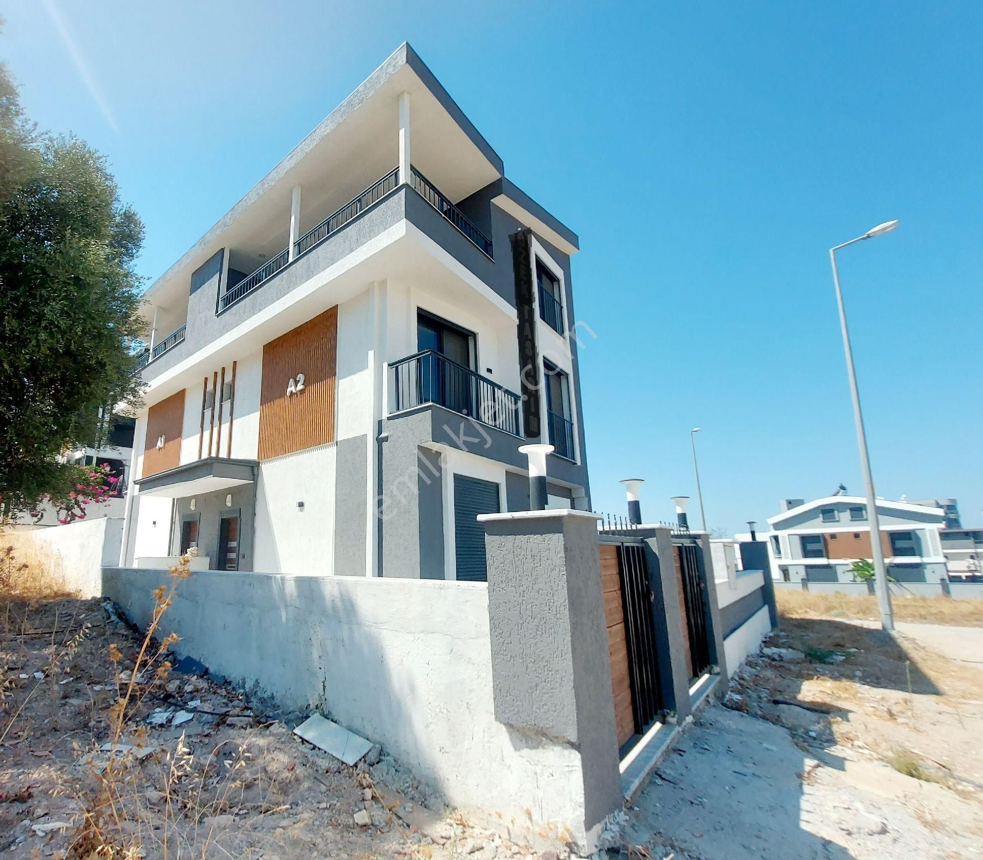 Didim Hisar Mah. Full Deniz Manzaralı Bahçeli Ön Cepheli 3+1 Villa