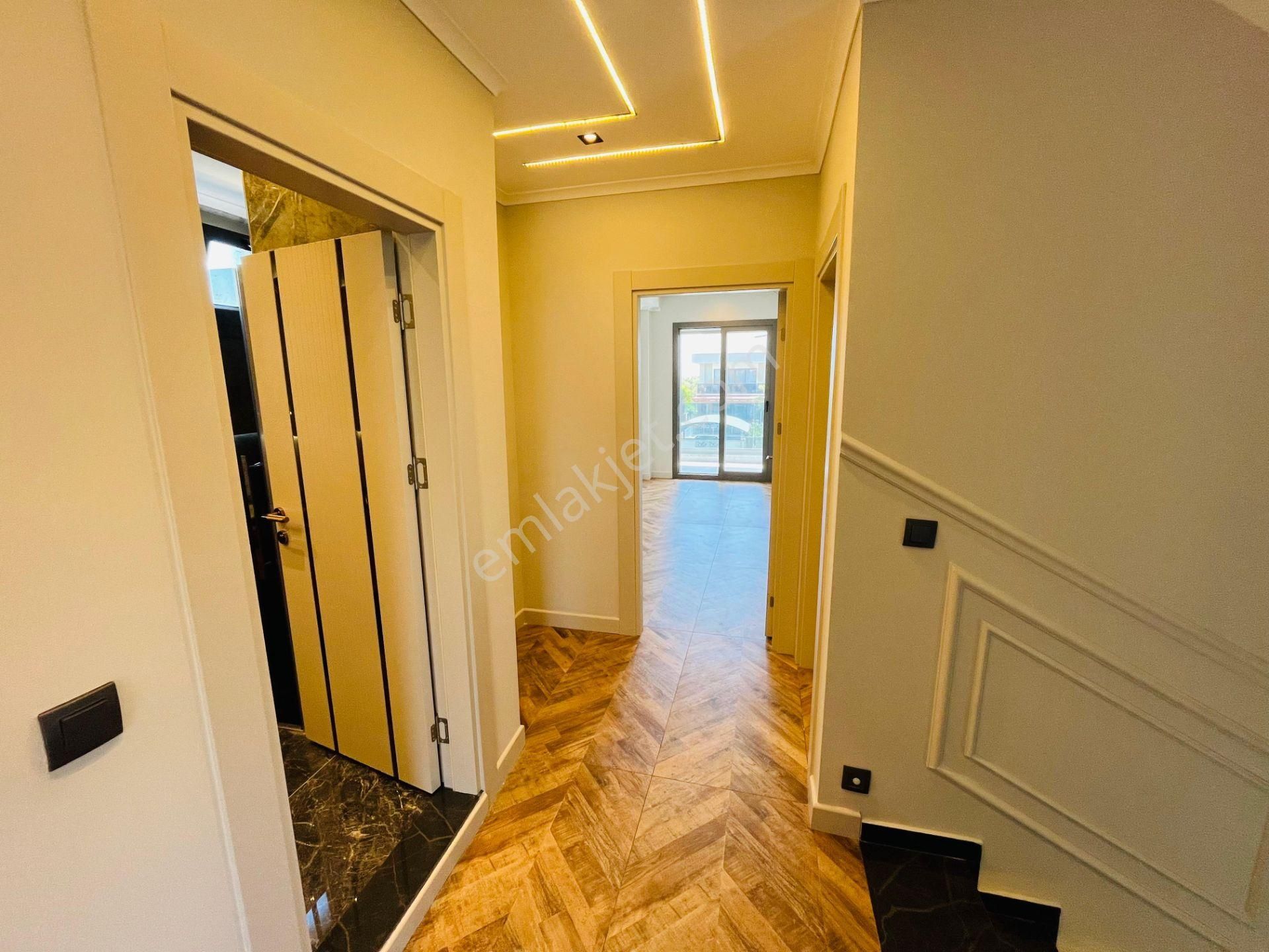 Altınoluk Güre Arası Yolun Alt Deniz Kısmında Ultra Lüx 4+1 Otoparklı Havuzlu Satılık Villa - Görsel 24