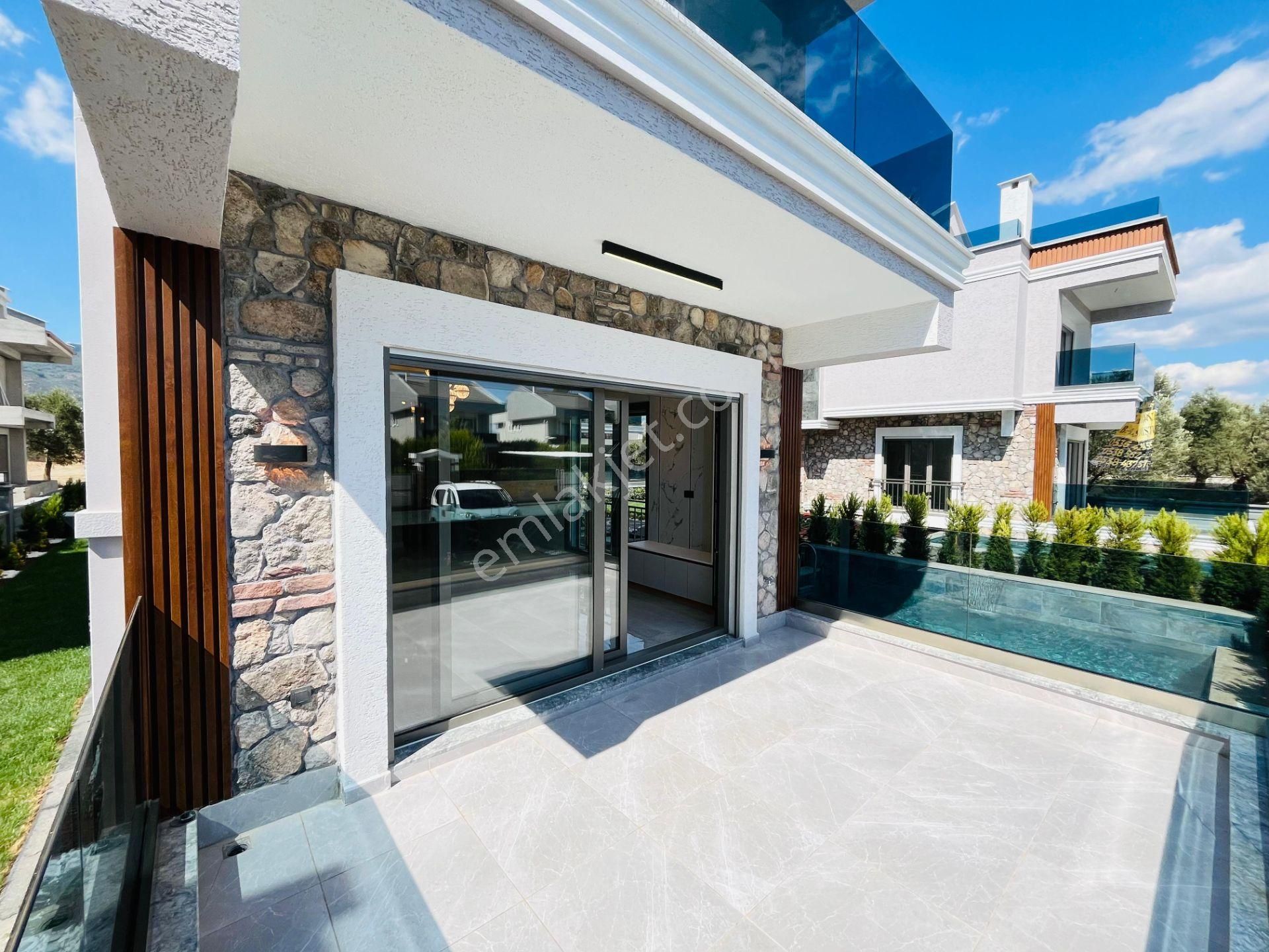 Altınoluk Güre Arası Yolun Alt Deniz Kısmında Ultra Lüx 4+1 Otoparklı Havuzlu Satılık Villa - Görsel 14