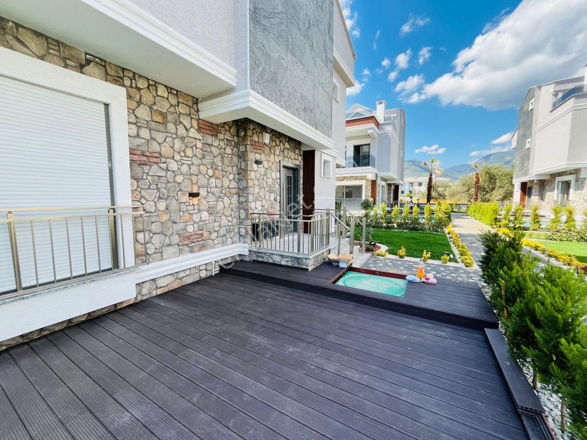 Altınoluk Güre Arası Yolun Alt Deniz Kısmında Ultra Lüx 4+1 Otoparklı Havuzlu Satılık Villa - Görsel 8