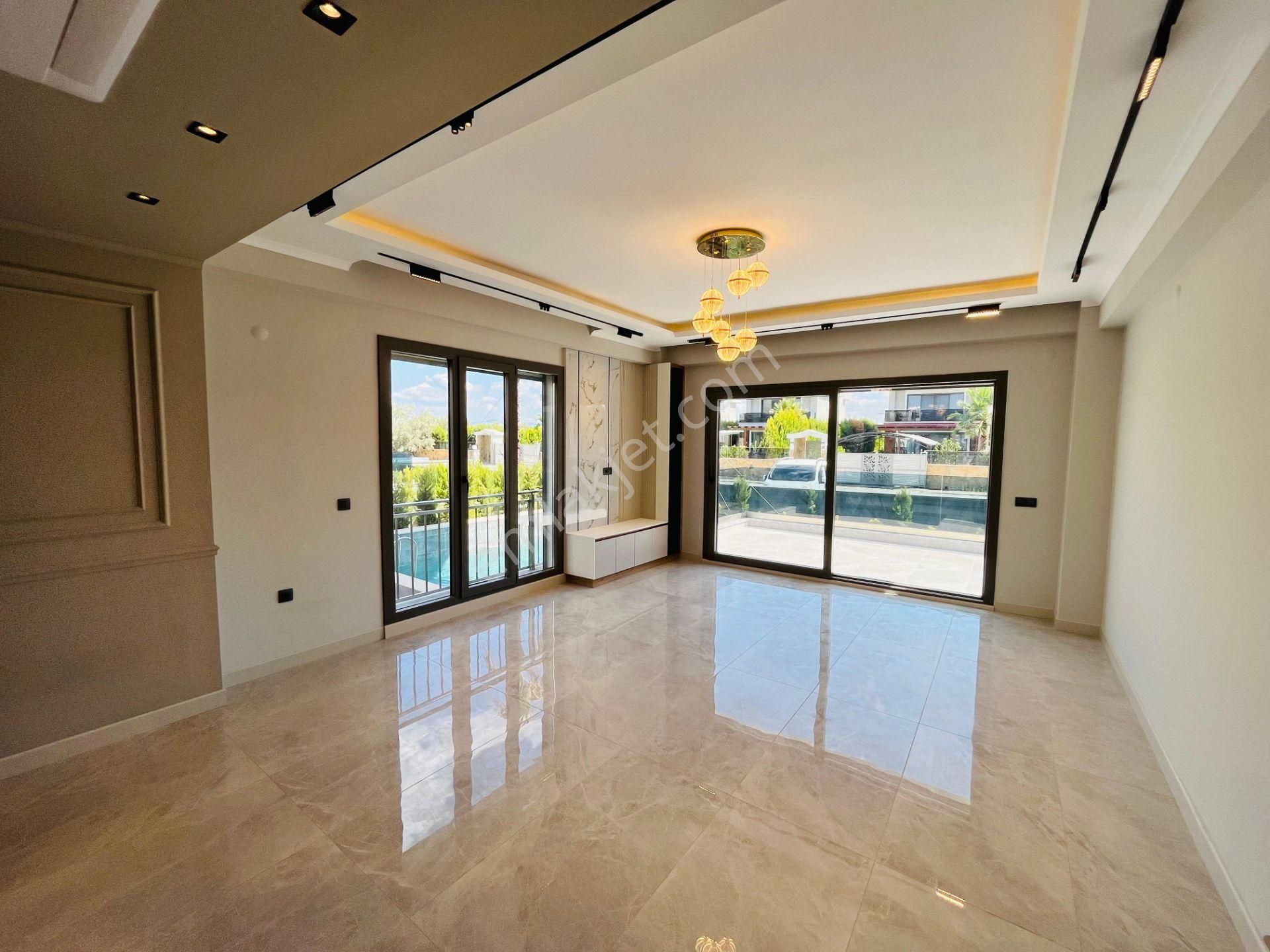 Altınoluk Güre Arası Yolun Alt Deniz Kısmında Ultra Lüx 4+1 Otoparklı Havuzlu Satılık Villa - Görsel 13